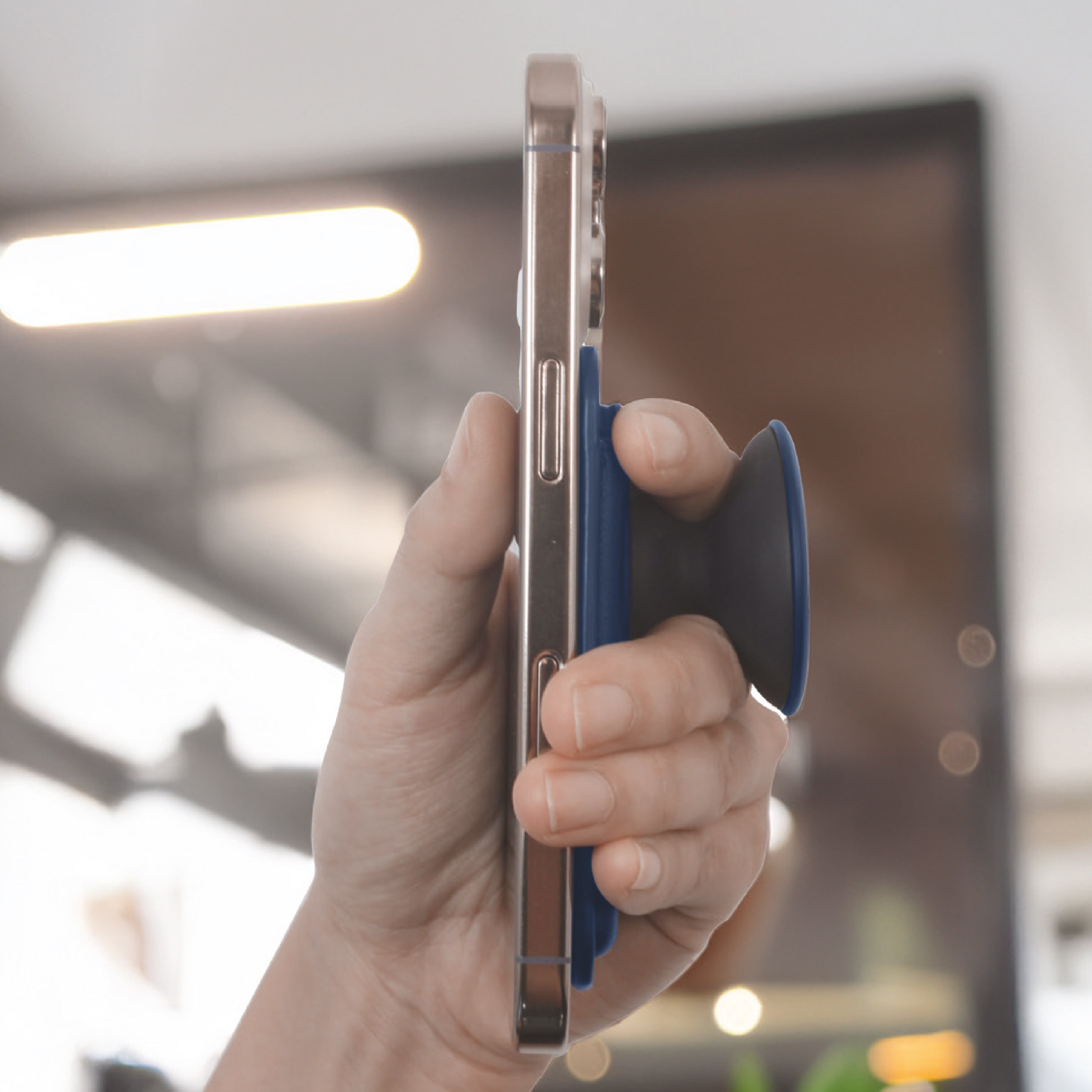 محفظة مغناطيسية و ستاند مع مسكة دائرية من ليزل مصنوعة من الجلد متوافقة مع MagSafe | أزرق