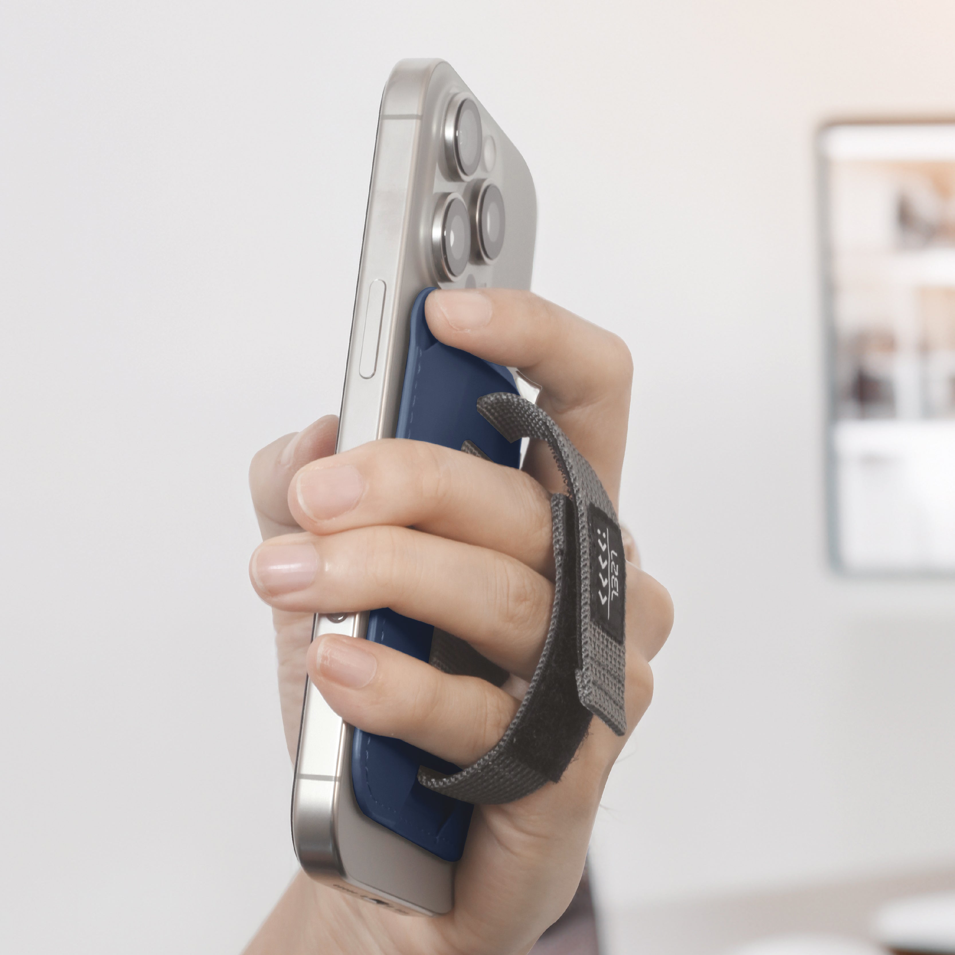 محفظة مغناطيسية مصنوعة من الجلد من ليزل متوافقة مع MagSafe | أزرق