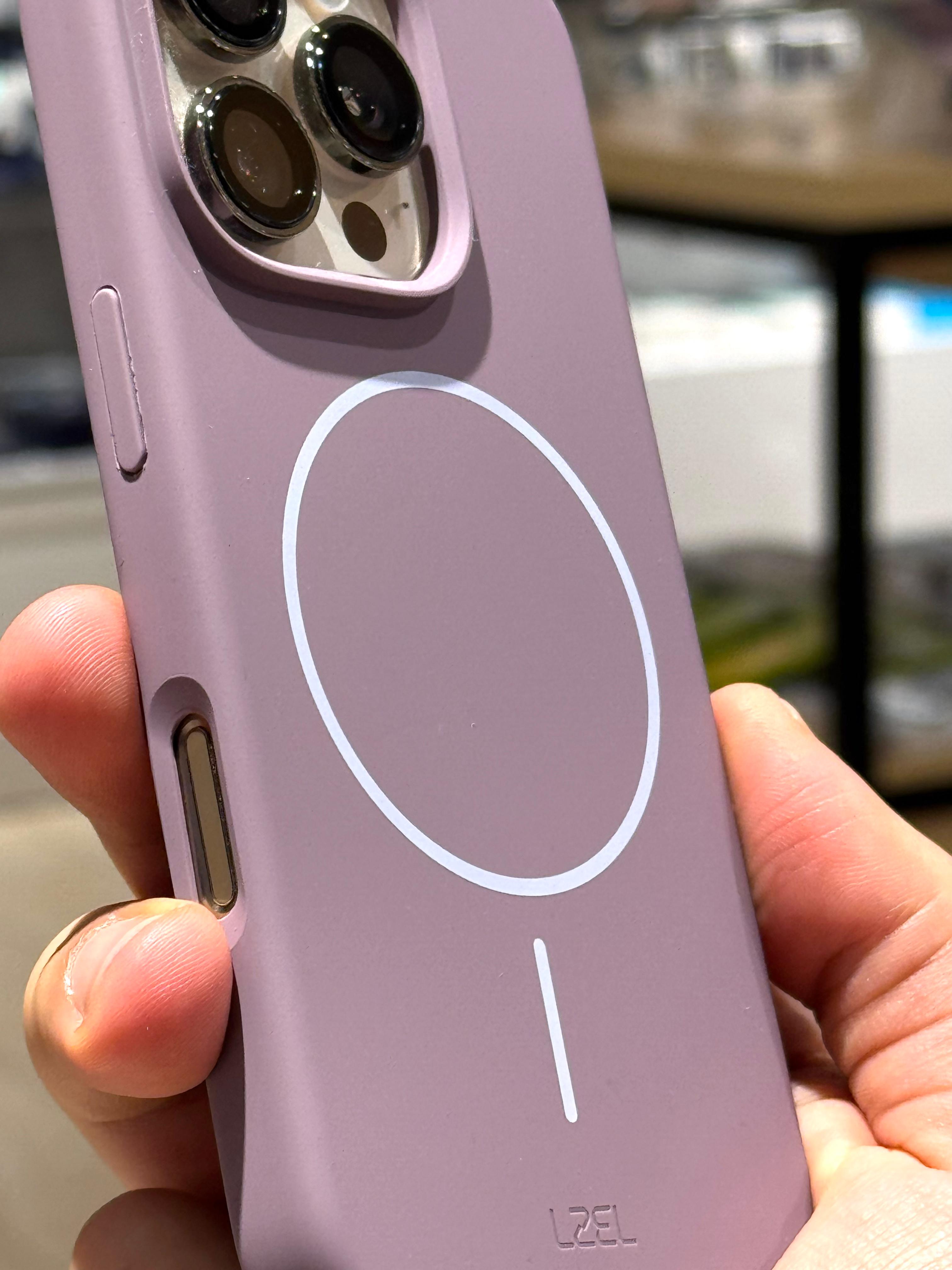 كڤر حماية سيليكون من ليزل متوافق مع MagSafe لهاتف iPhone 16 Pro Max|بنفسجي
