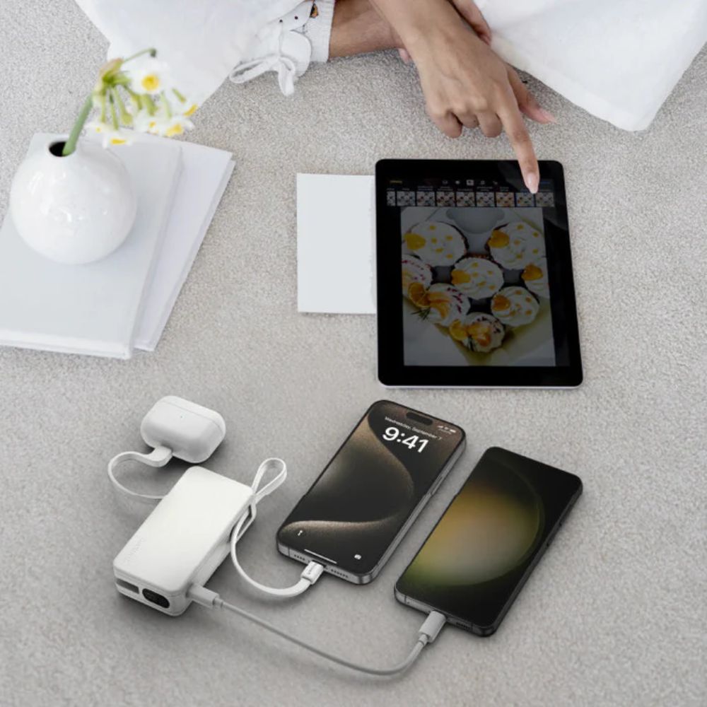Momax 1-Power Vital Battery Pack 10000mAh With Dual Built-In Usb-C & Lightning Cable White