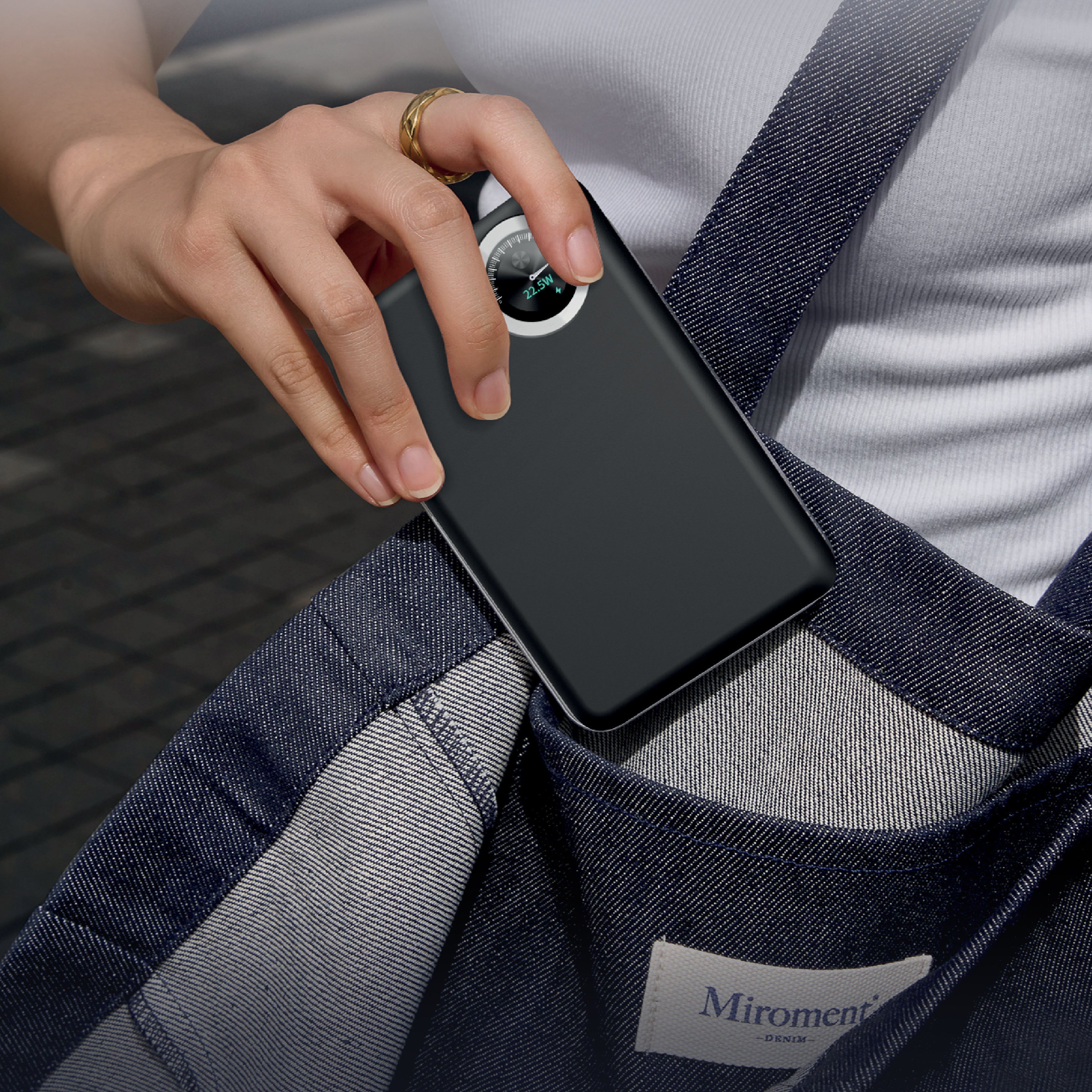 Novus MagPower بطارية شحن متنقلة محمولة من ليزل PD بسعة 10,000 مللي أمبير بقوة 20 واط متوافق مع MagSafe مع كيبل USB-C | أسود