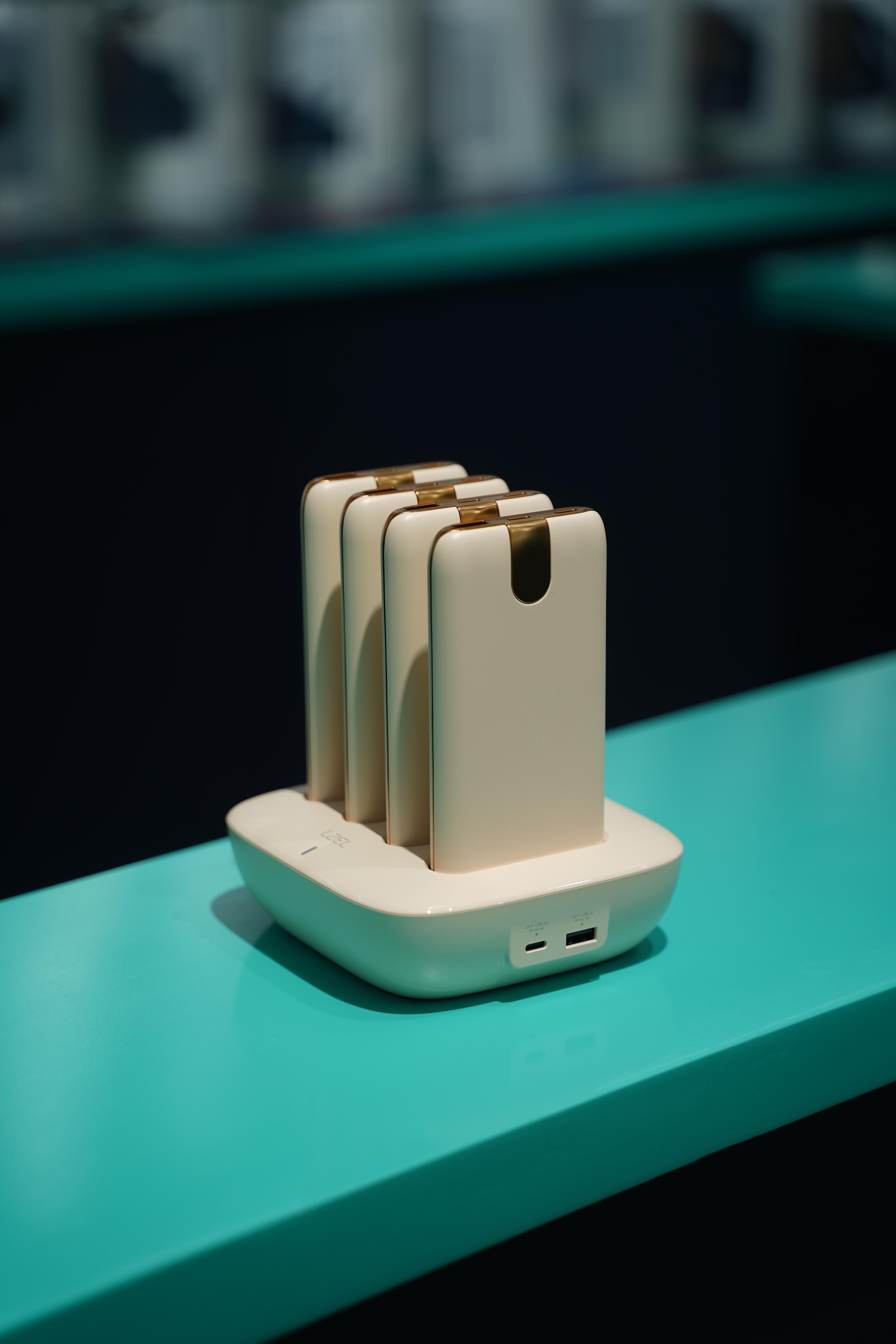 محطة الطاقة المحمولة QUADRA ENERGIA Y من ليزل 10000 مللي أمبير × 4 مع كيبل مدمج Lightning و Type-C|أصفر