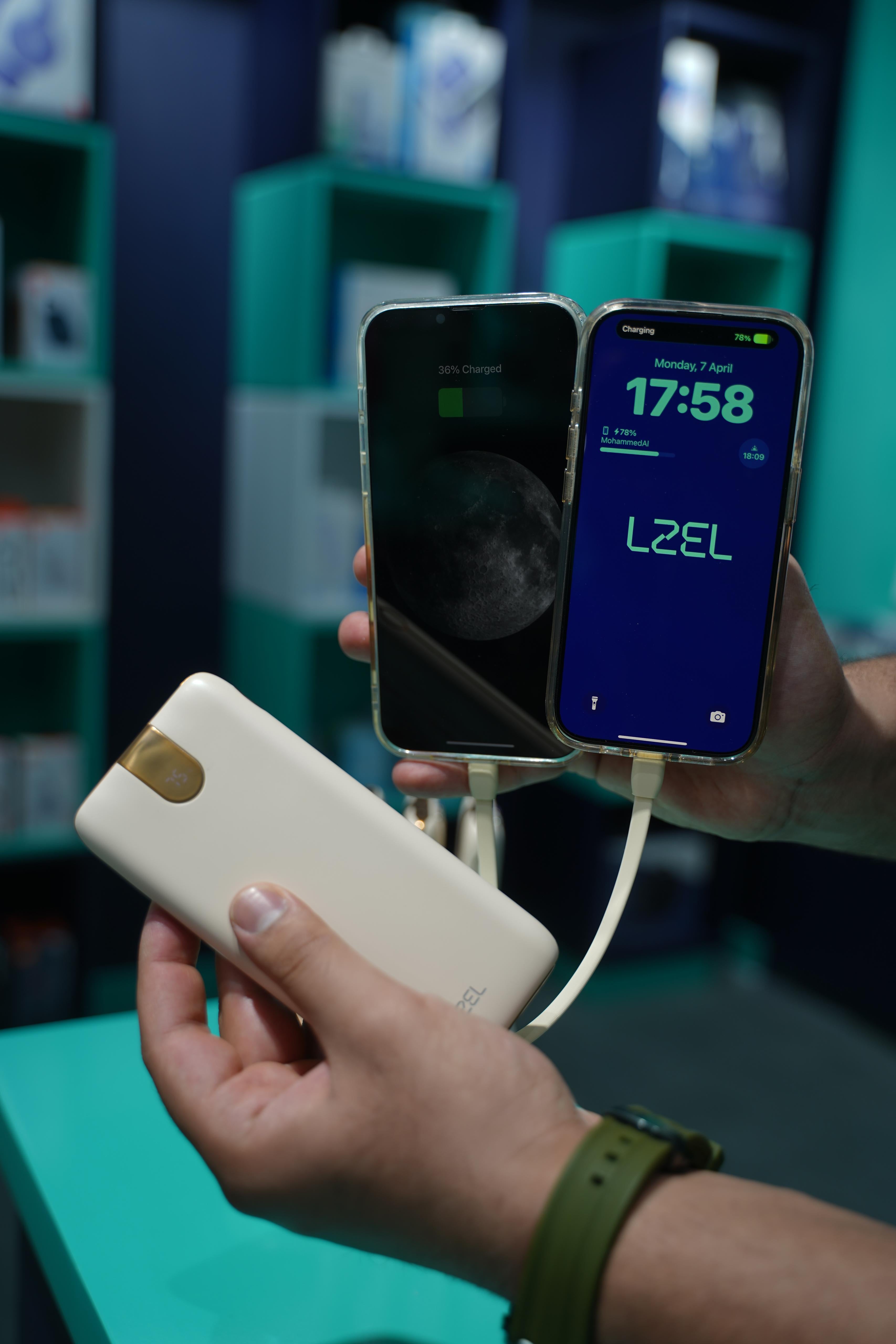 محطة الطاقة المحمولة QUADRA ENERGIA Y من ليزل 10000 مللي أمبير × 4 مع كيبل مدمج Lightning و Type-C|أصفر