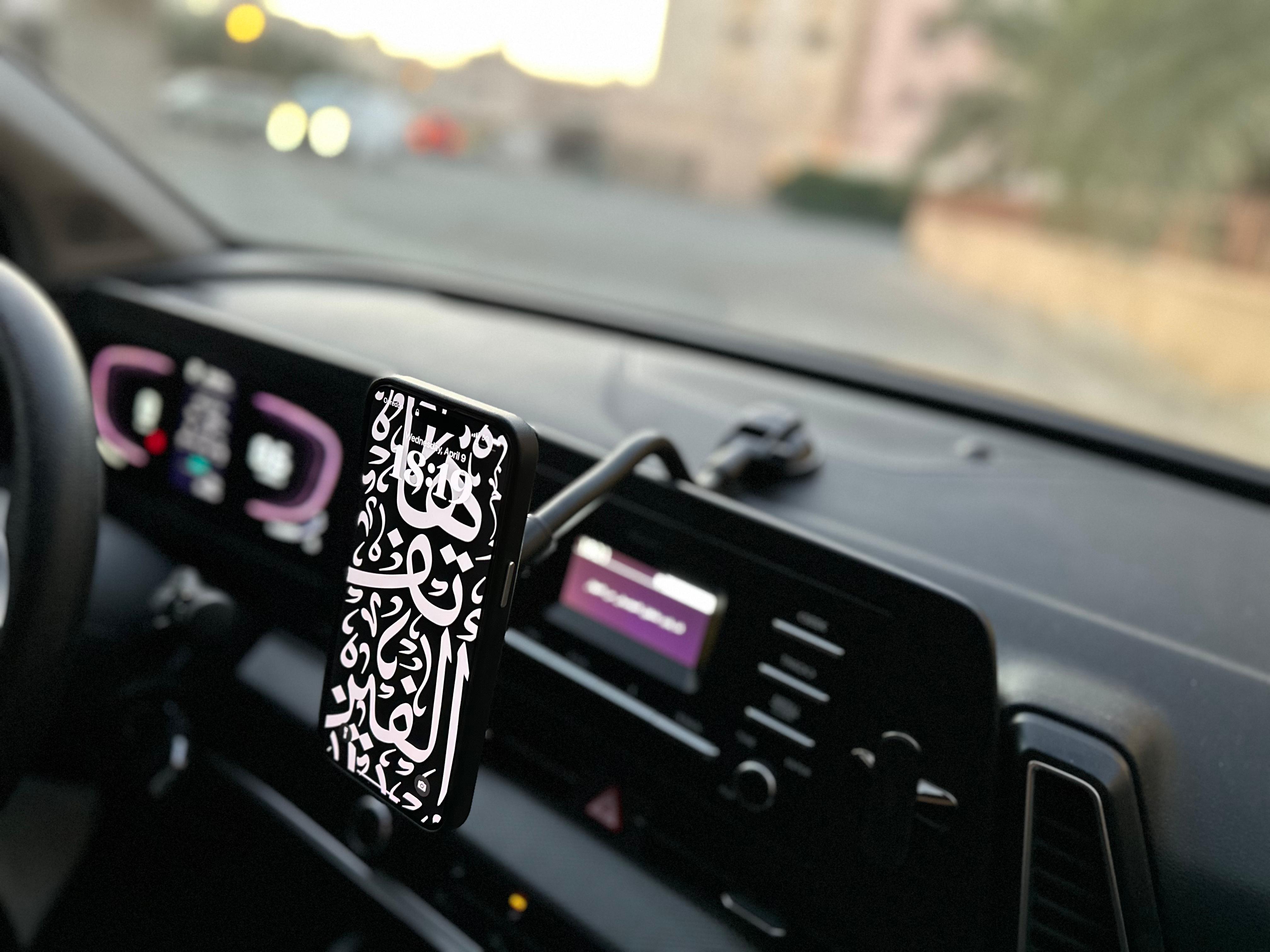 Magdrive Core شاحن سيارة مغناطيسي من LZEL مع دوران 360 درجة ومشبك بلمسة واحدة