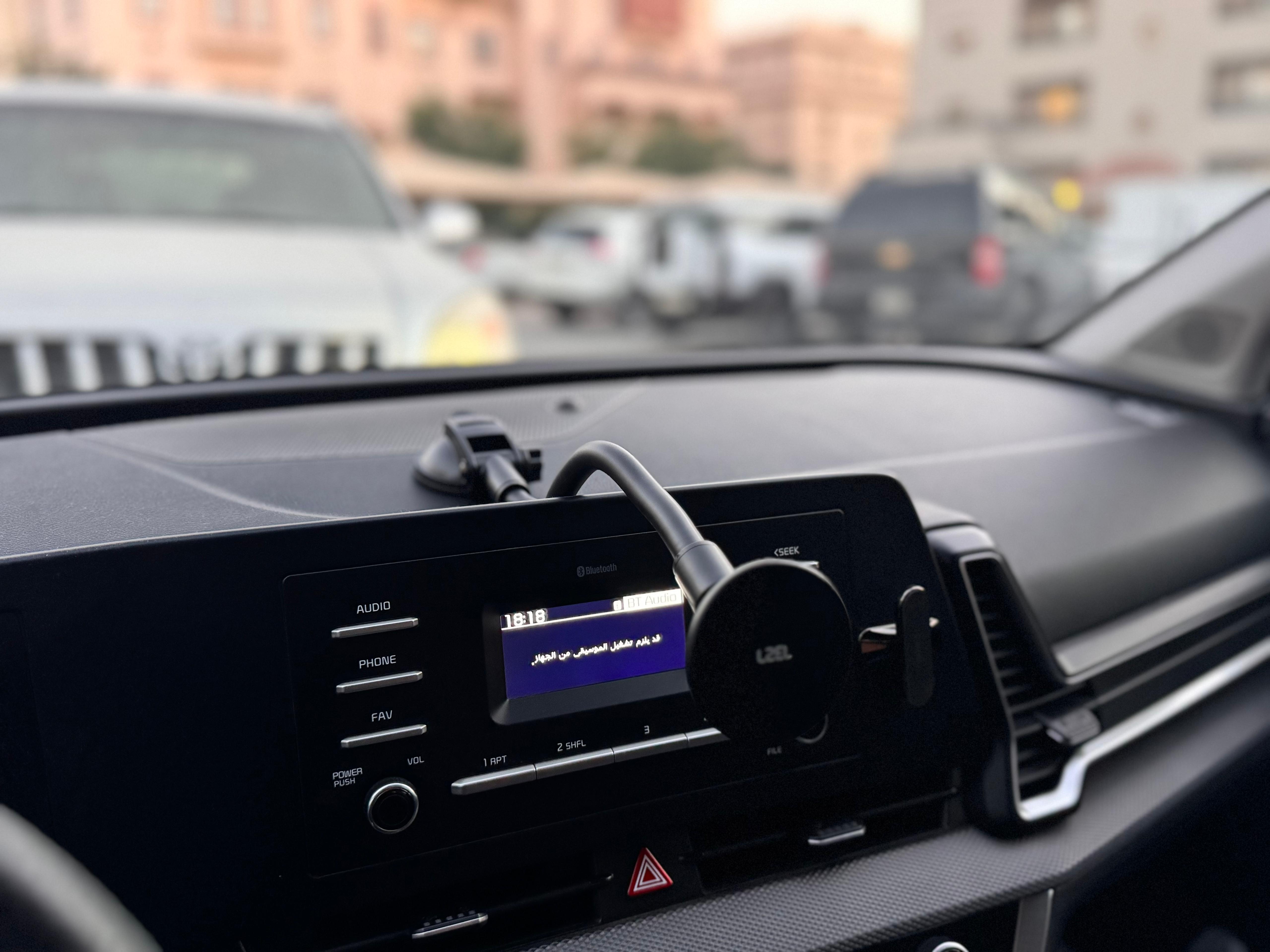 Magdrive Core شاحن سيارة مغناطيسي من LZEL مع دوران 360 درجة ومشبك بلمسة واحدة
