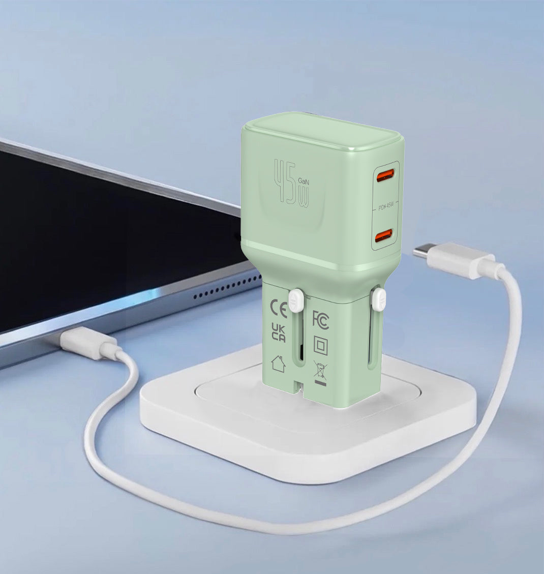 شاحن حائط للسفر من سلسلة ترافل برو من ليزل بقدرة 45 واط، بمنفذين من نوع تايب سي، ومتوافق عالميًا | أخضر