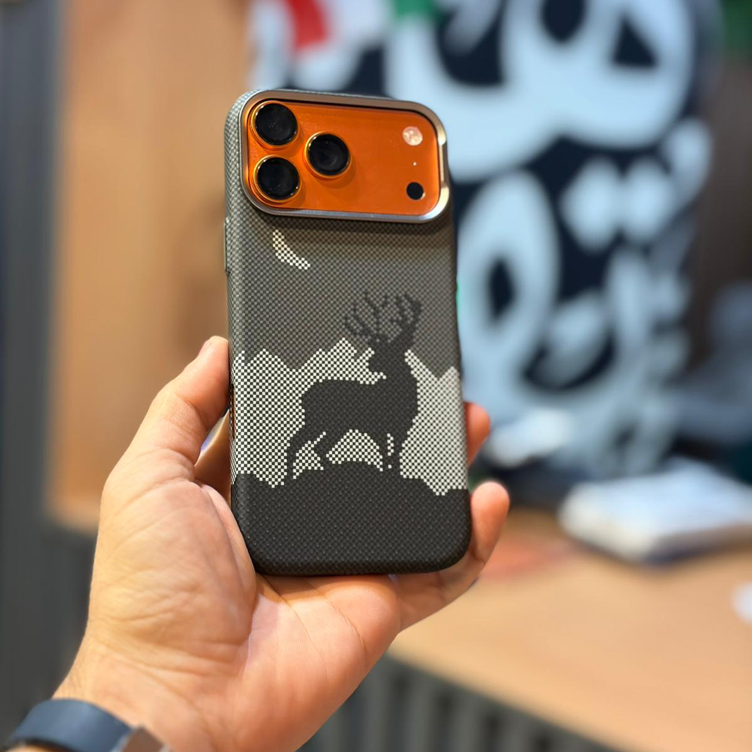 كڤر حماية MagCarbon Deer من LZEL لجهاز iPhone 17 Pro | غزال أسود