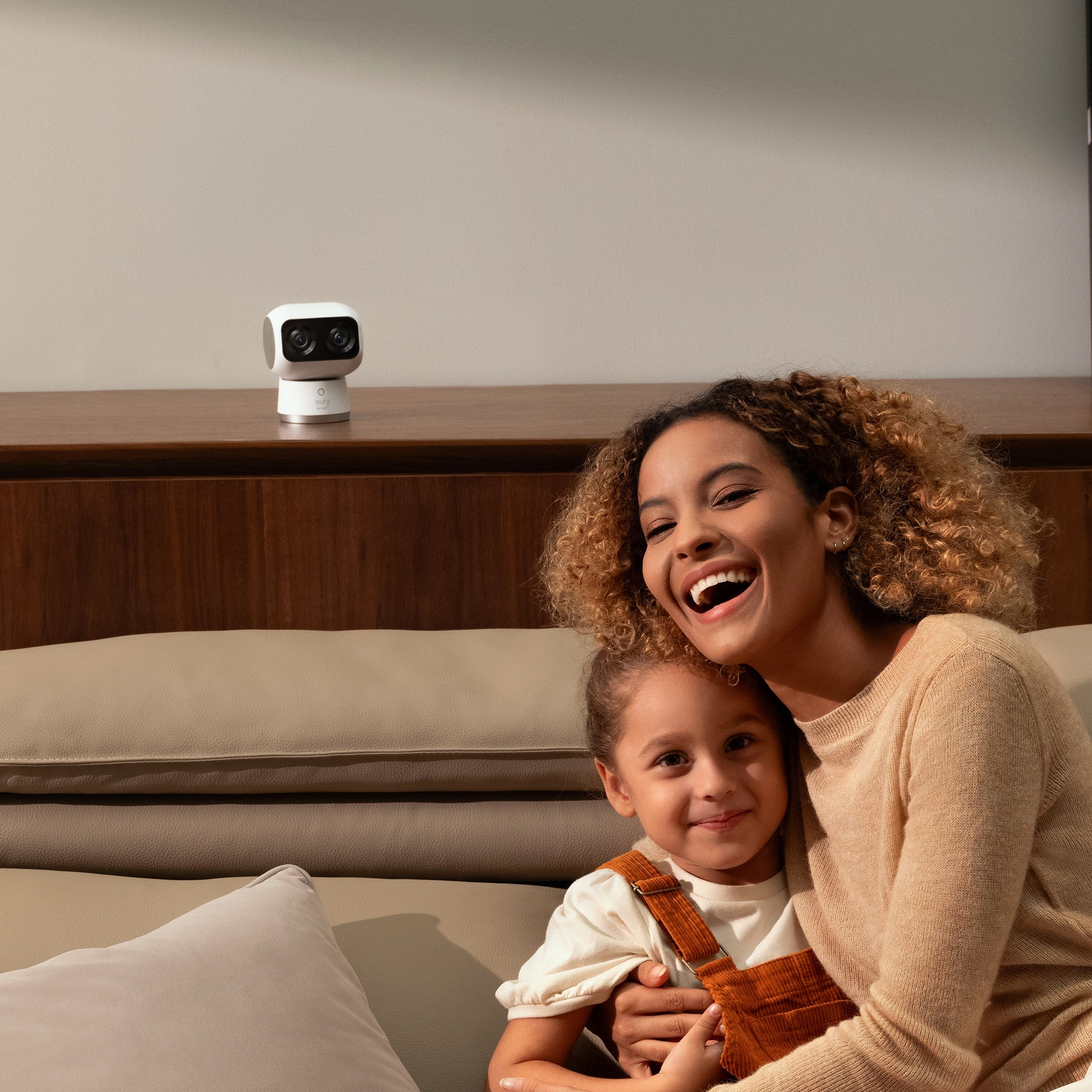 كاميرا المراقبة الذكية من Eufy كاميرا مزدوجة بدقة 4K | أبيض