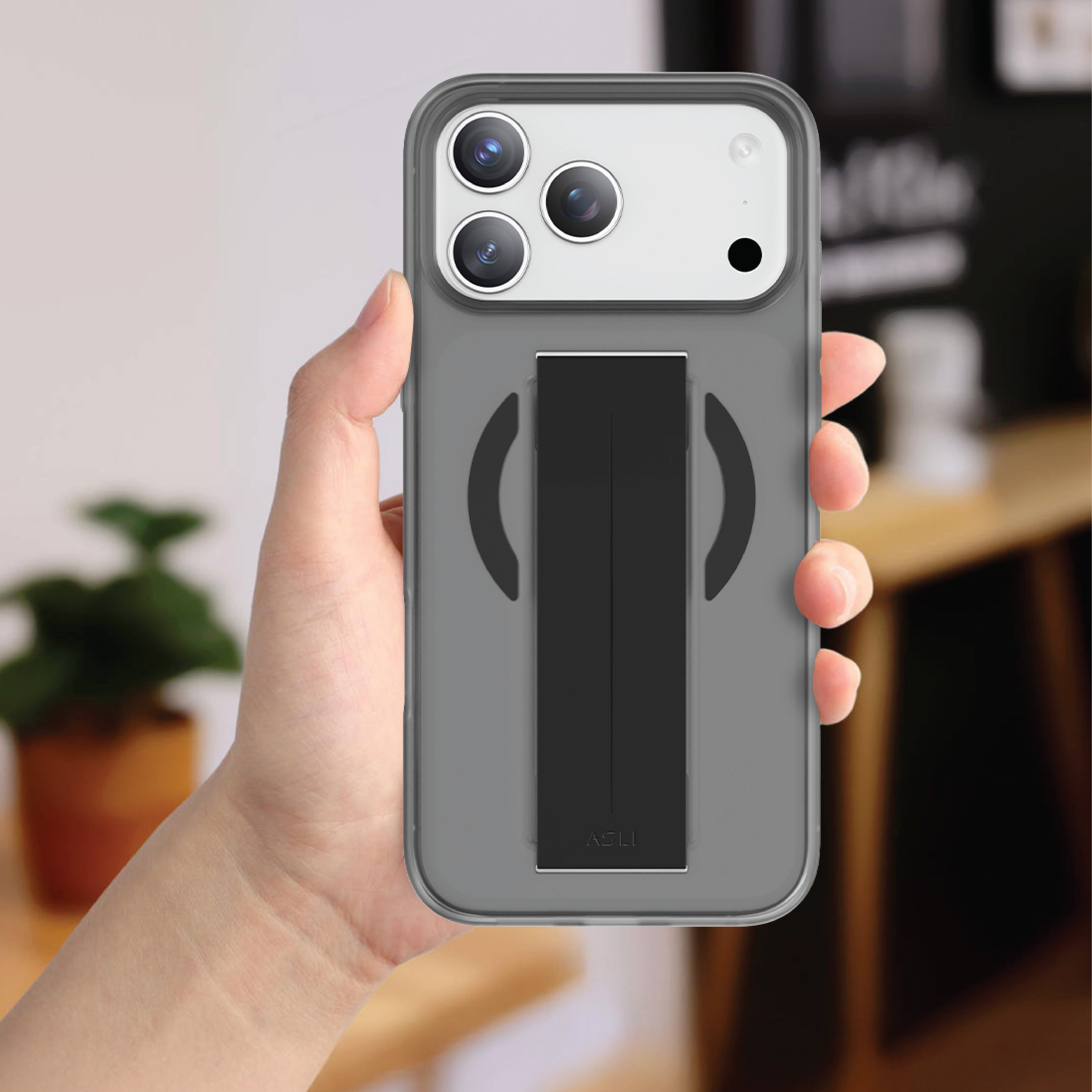 كڤر حماية سيليكون MagTrox Grip من أسلي جلوبال متوافق مع MagSafe مع مسكة مريحة لهاتف iPhone 17 Pro | أسود