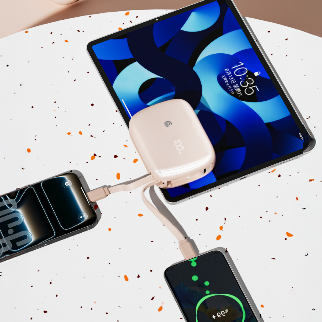 باور بانك من 90% percent بسعة 22.5 واط، مزود بكابلين مدمجين | Usb-C & Lightning | وردي