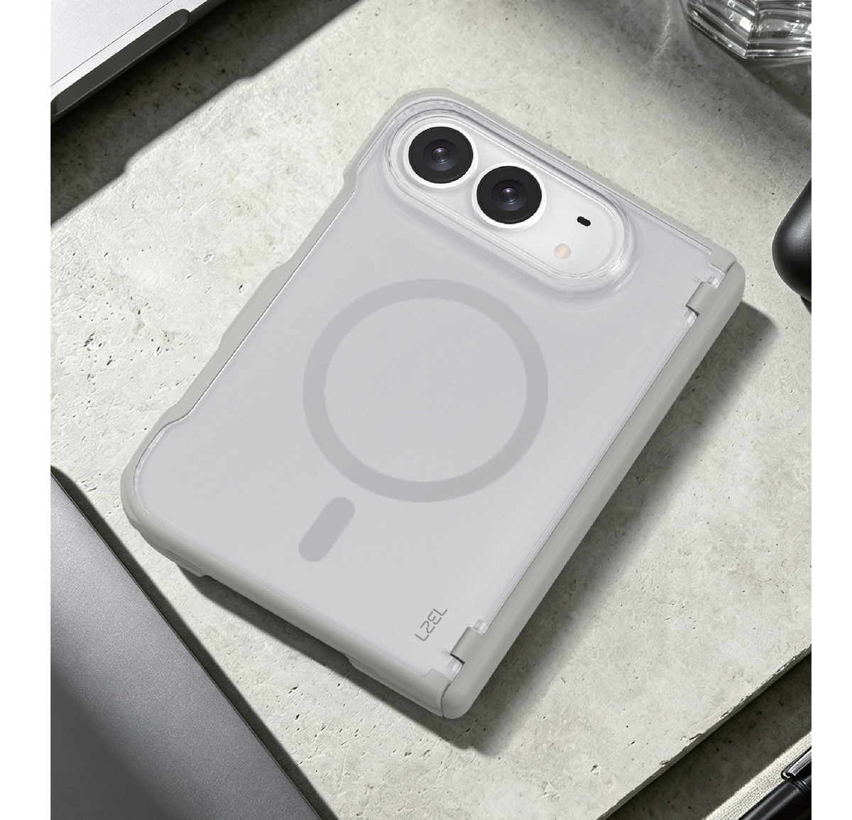 كڤر حماية LZEL MatteForge مطفي شفاف بخامات فاخرة ودعم MagSafe لهاتف iPhone Duo