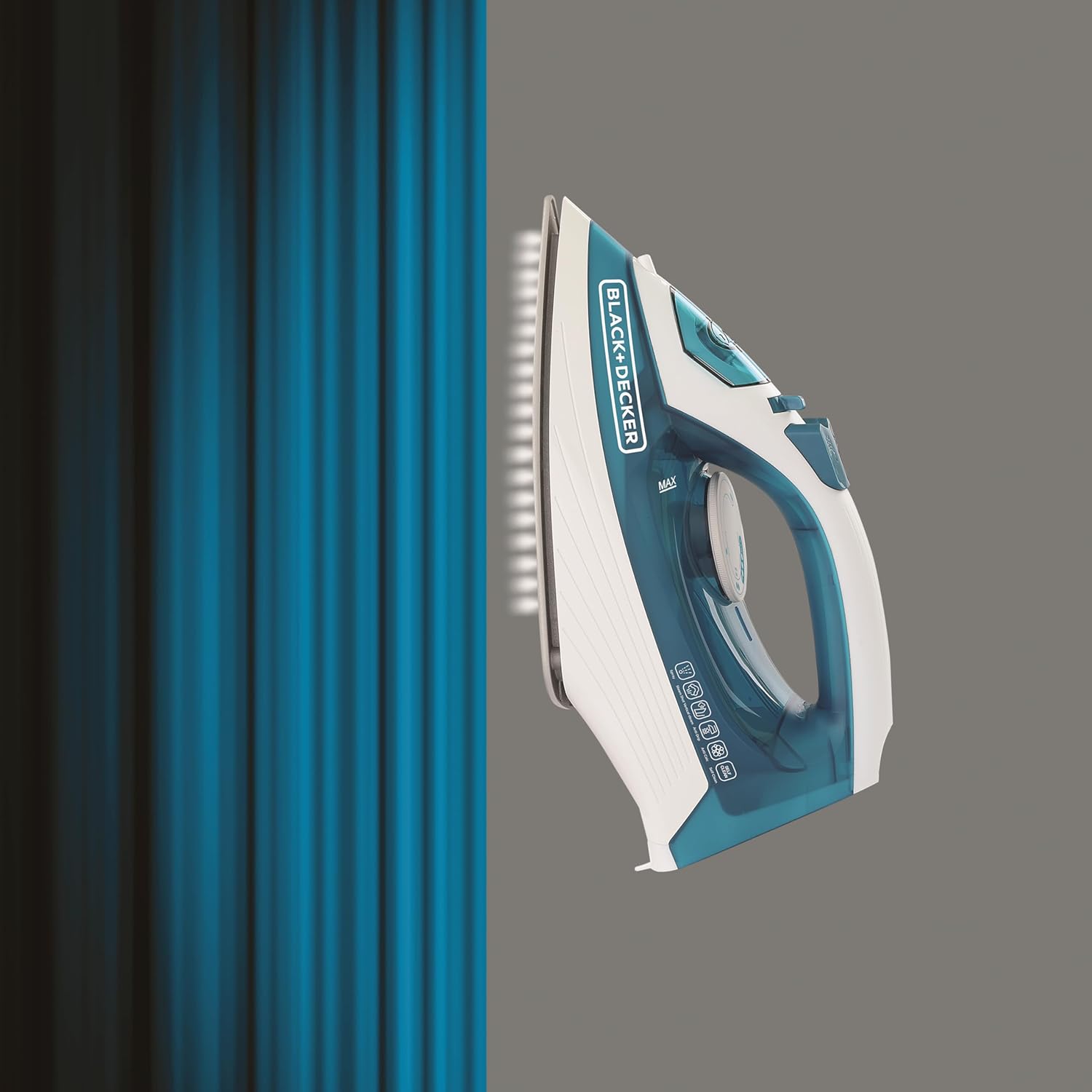 مكواة بخار X1575-B5 من Black & Decker قوة 1600 واط قاعدة سيراميك | أبيض وأخضر