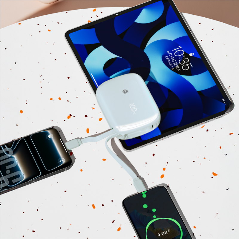 باور بانك من 90% percent بسعة 22.5 واط، مزود بكابلين مدمجين | Usb-C & Lightning | أزرق