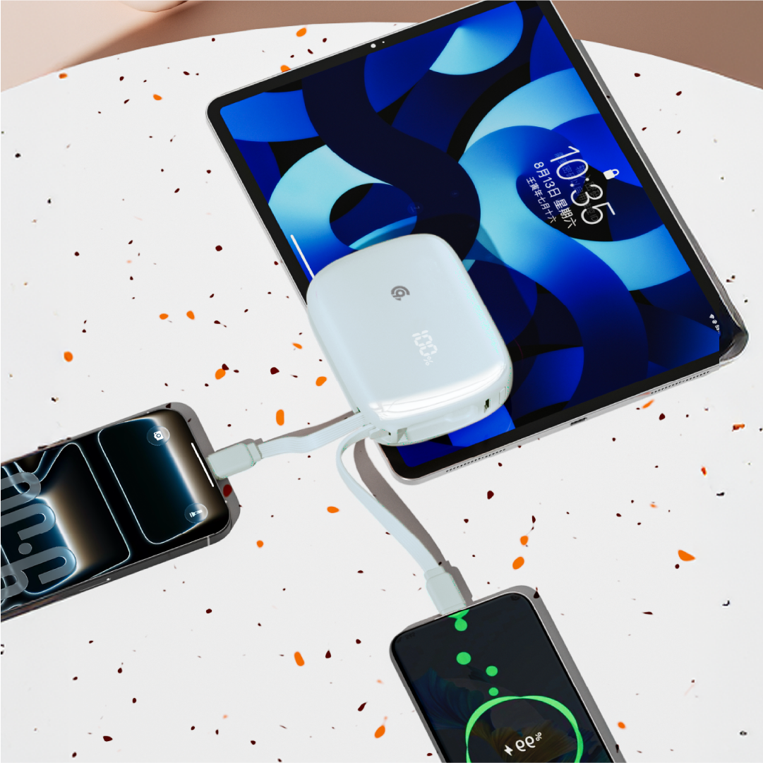 باور بانك من 90% percent بسعة 22.5 واط، مزود بكابلين مدمجين | Usb-C & Lightning | أزرق