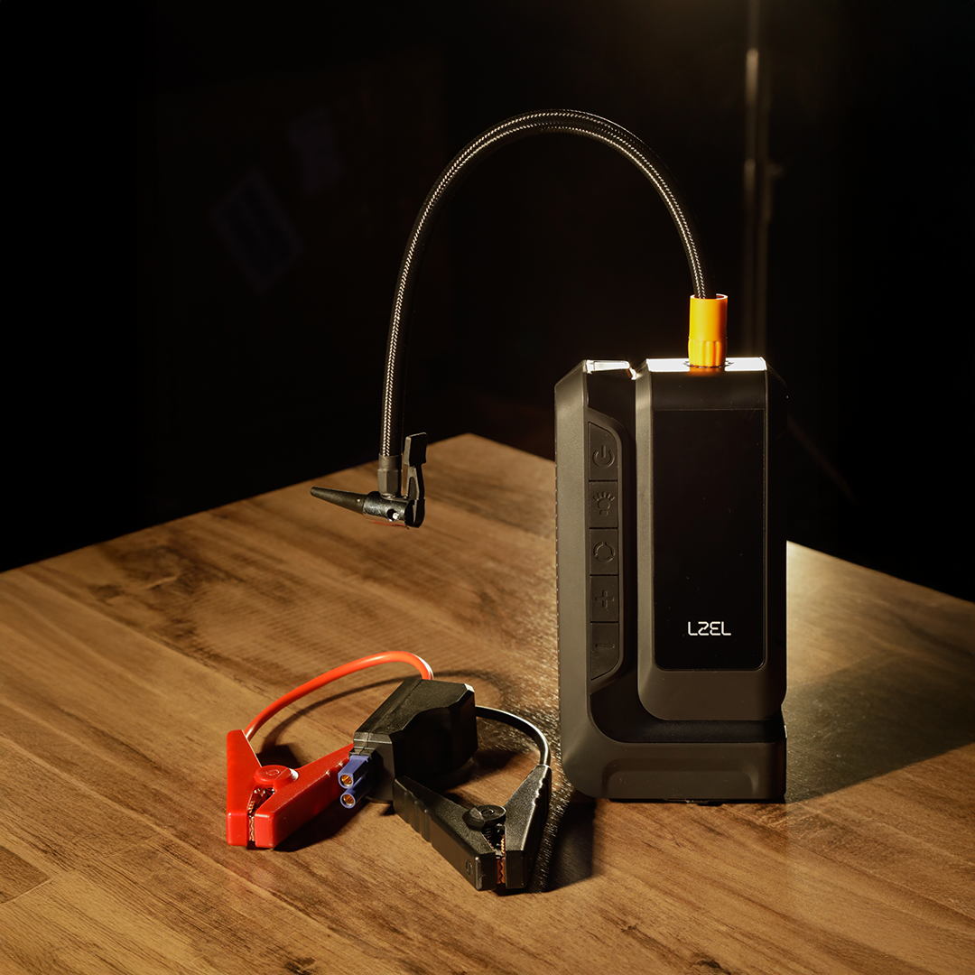 معزز لبطارية السيارة من LZEL EnergizeIgnite Air 12000mAh 12V مع كشاف LED ومنفاخ إطارات | رمادي/أسود