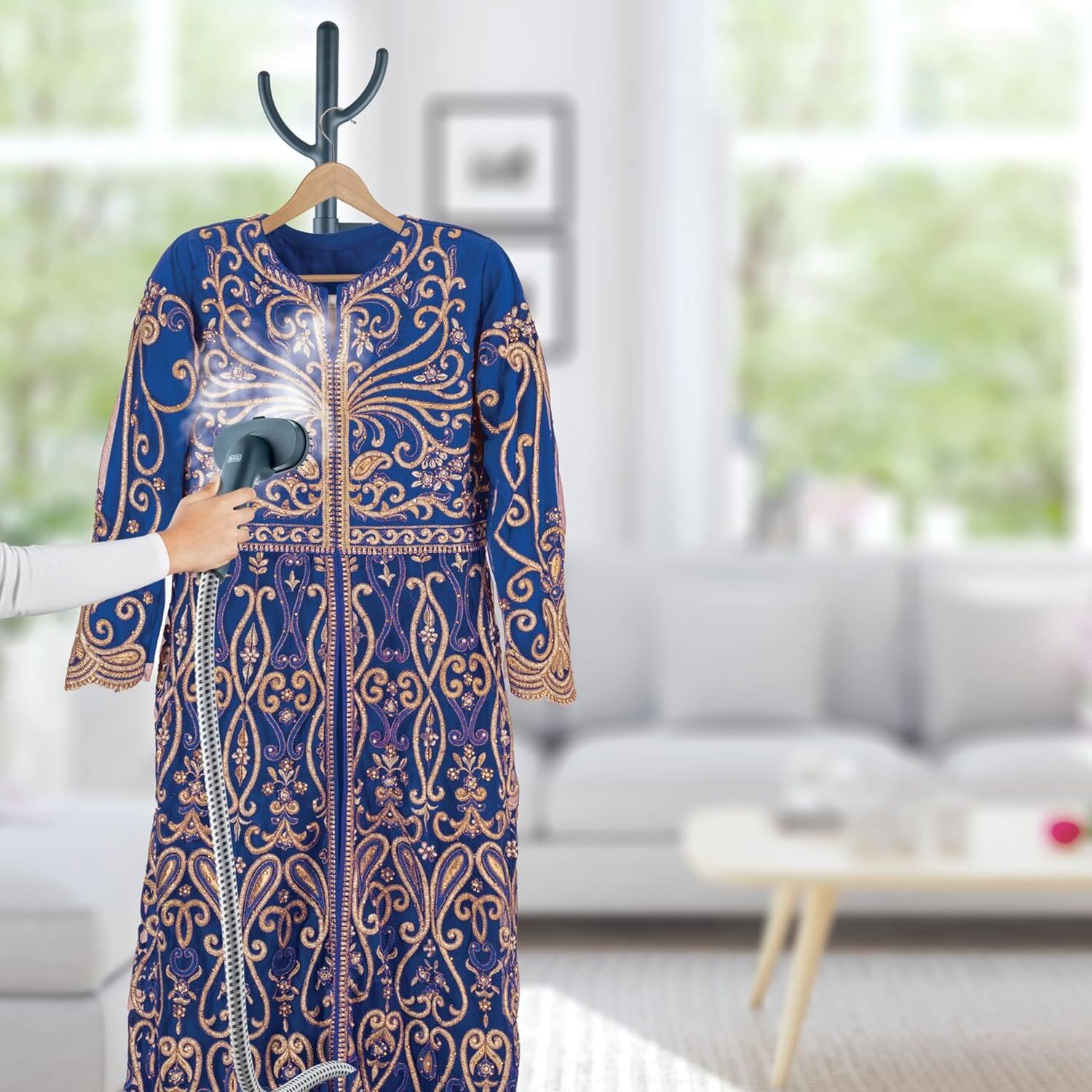 كواية ملابس بالبخار 1950 واط مع لوح كي مدمج من Black & Decker