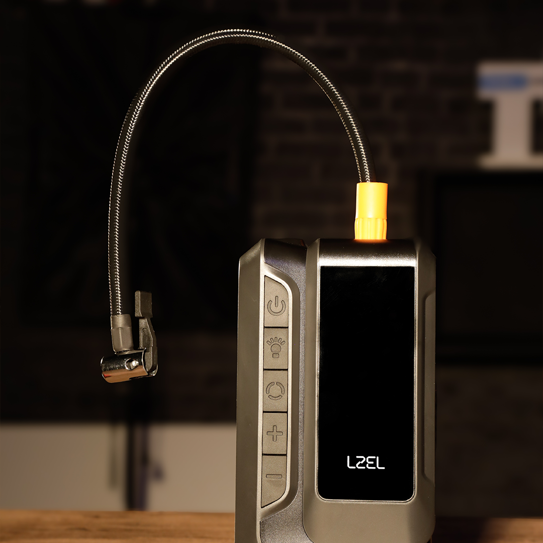 معزز لبطارية السيارة من LZEL EnergizeIgnite Air 12000mAh 12V مع كشاف LED ومنفاخ إطارات | رمادي/أسود