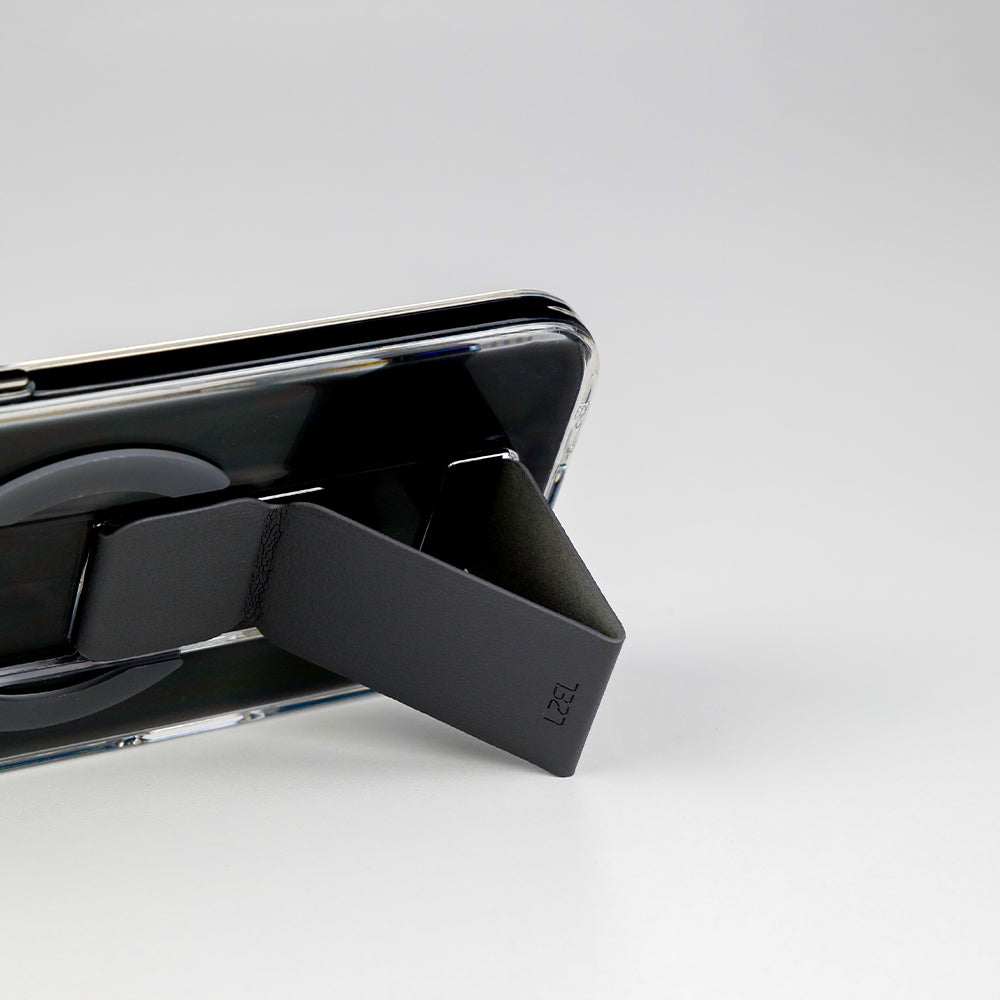 كڤر LZEL MagClear LeatherGrip لهاتف iPhone Air 