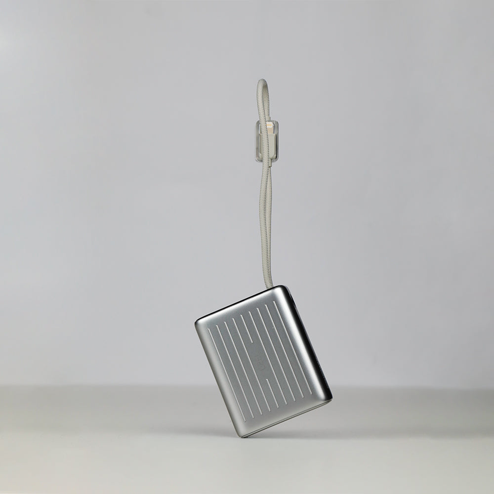 باور بنك من Lzel Neurode 10K PD 35W مع كابلات USB-C وLightning 