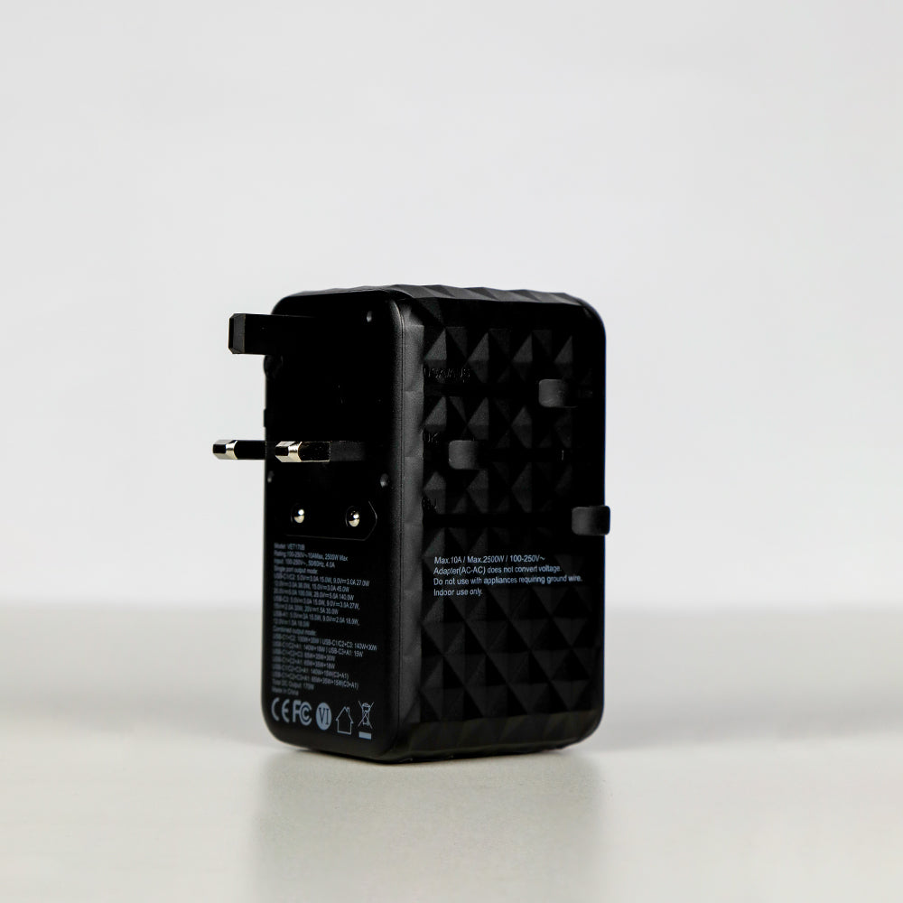 شاحن لكل الدول Voyage Elite من ليزل يدعم تقنية GaN مع كيبل USB-C مدمج بقوة 170 واط| أسود