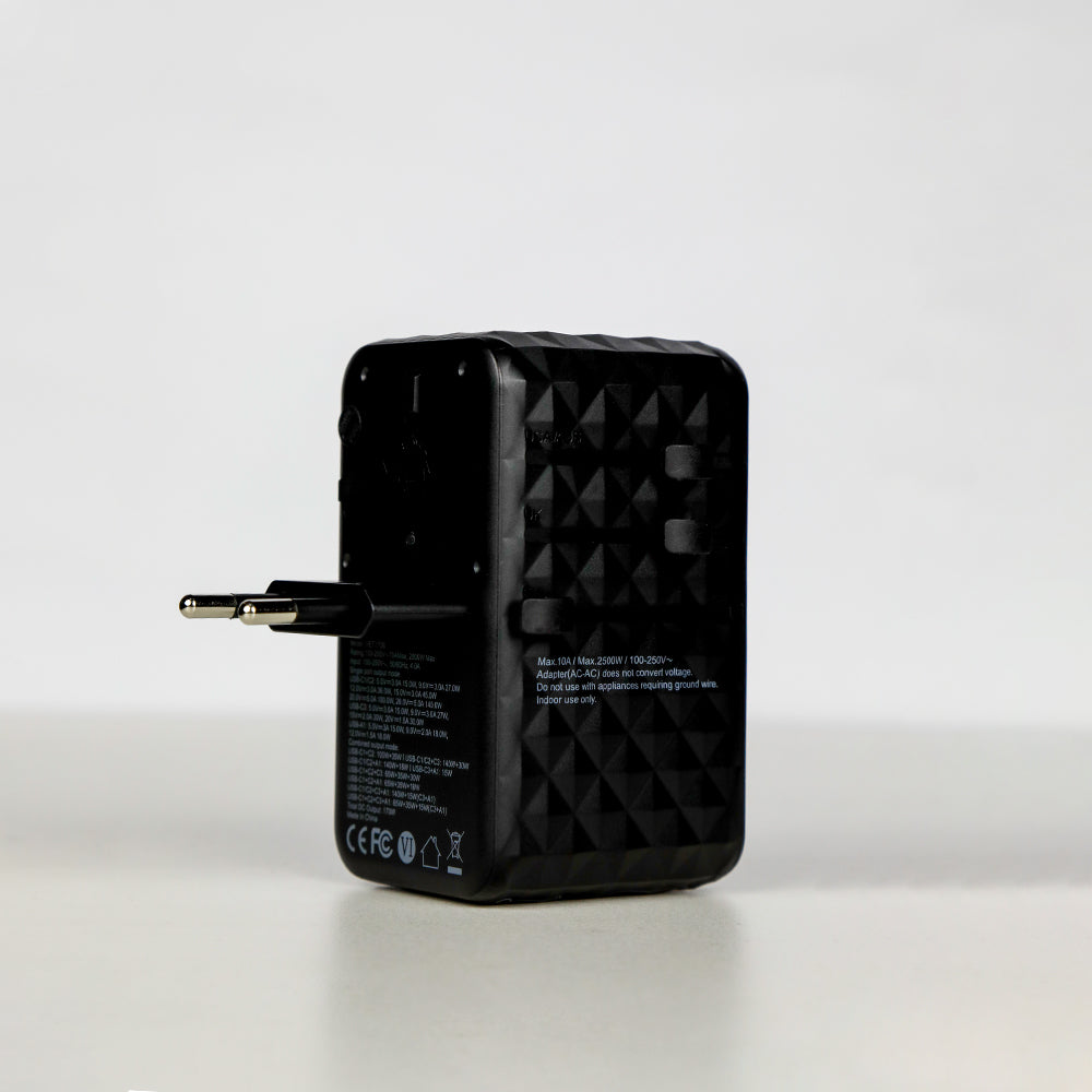 شاحن لكل الدول Voyage Elite من ليزل يدعم تقنية GaN مع كيبل USB-C مدمج بقوة 170 واط| أسود