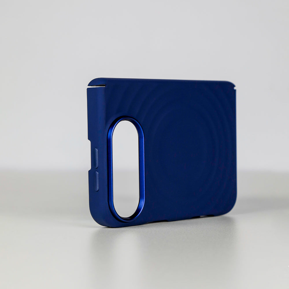 كڤر LZEL WAVEFORGE بتصميم متموج وملمس سيليكون مع دعم MagSafe لـ iPhone Duo 