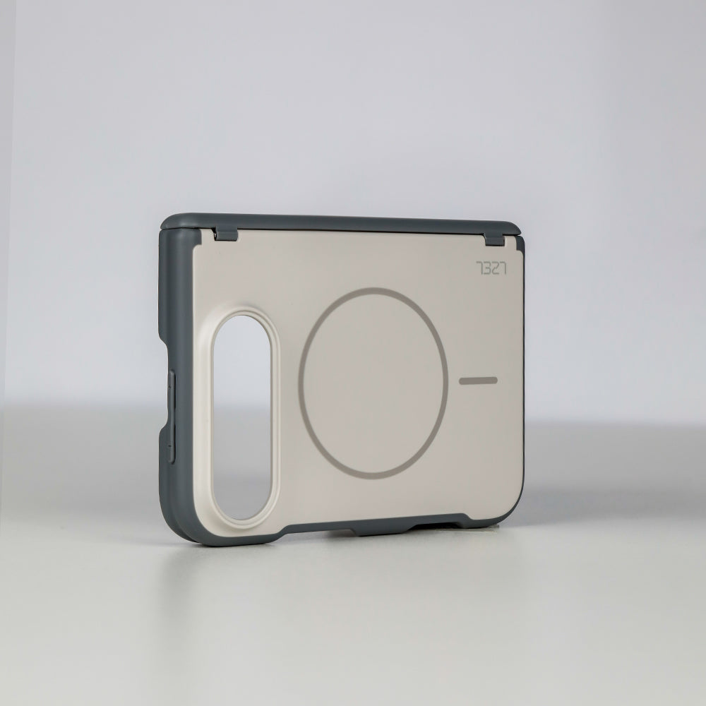 كفر LZEL SILKMATTE DUO بملمس ناعم ودعم MagSafe وحماية مزدوجة المواد لـ iPhone Duo