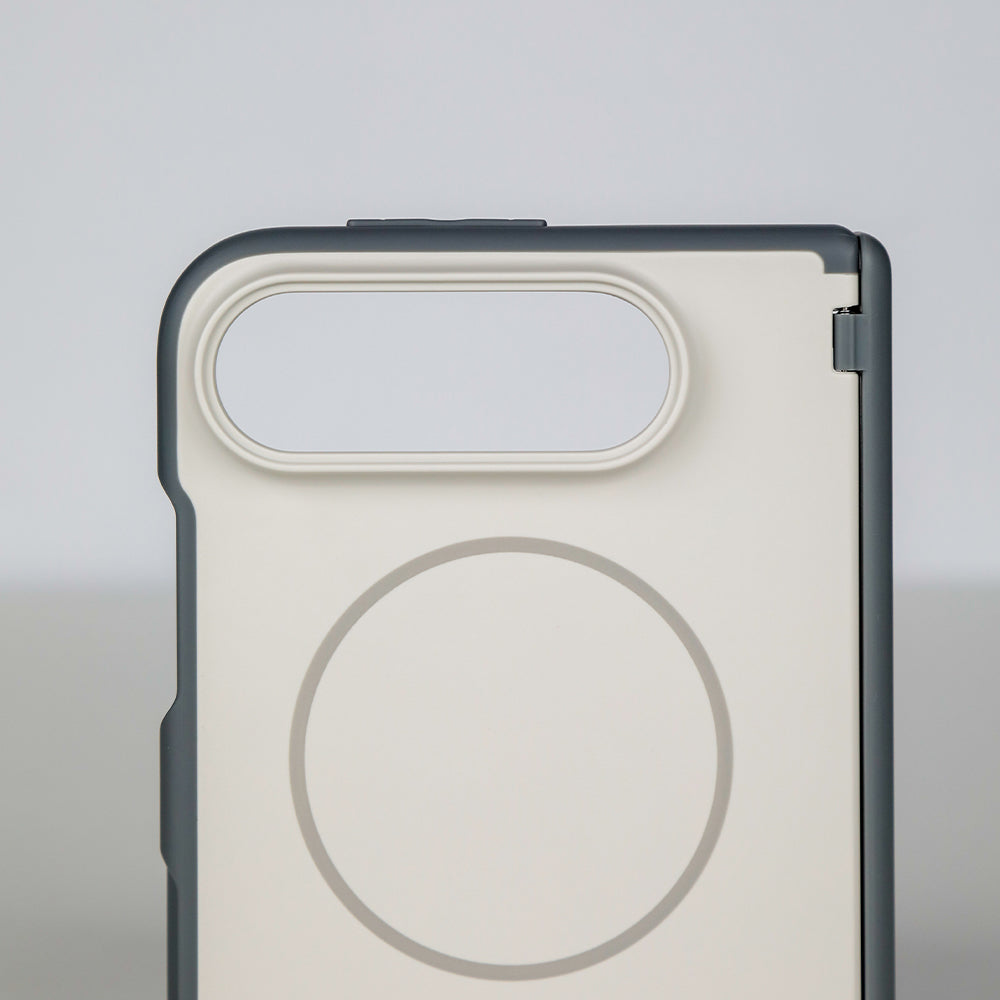 كفر LZEL SILKMATTE DUO بملمس ناعم ودعم MagSafe وحماية مزدوجة المواد لـ iPhone Duo