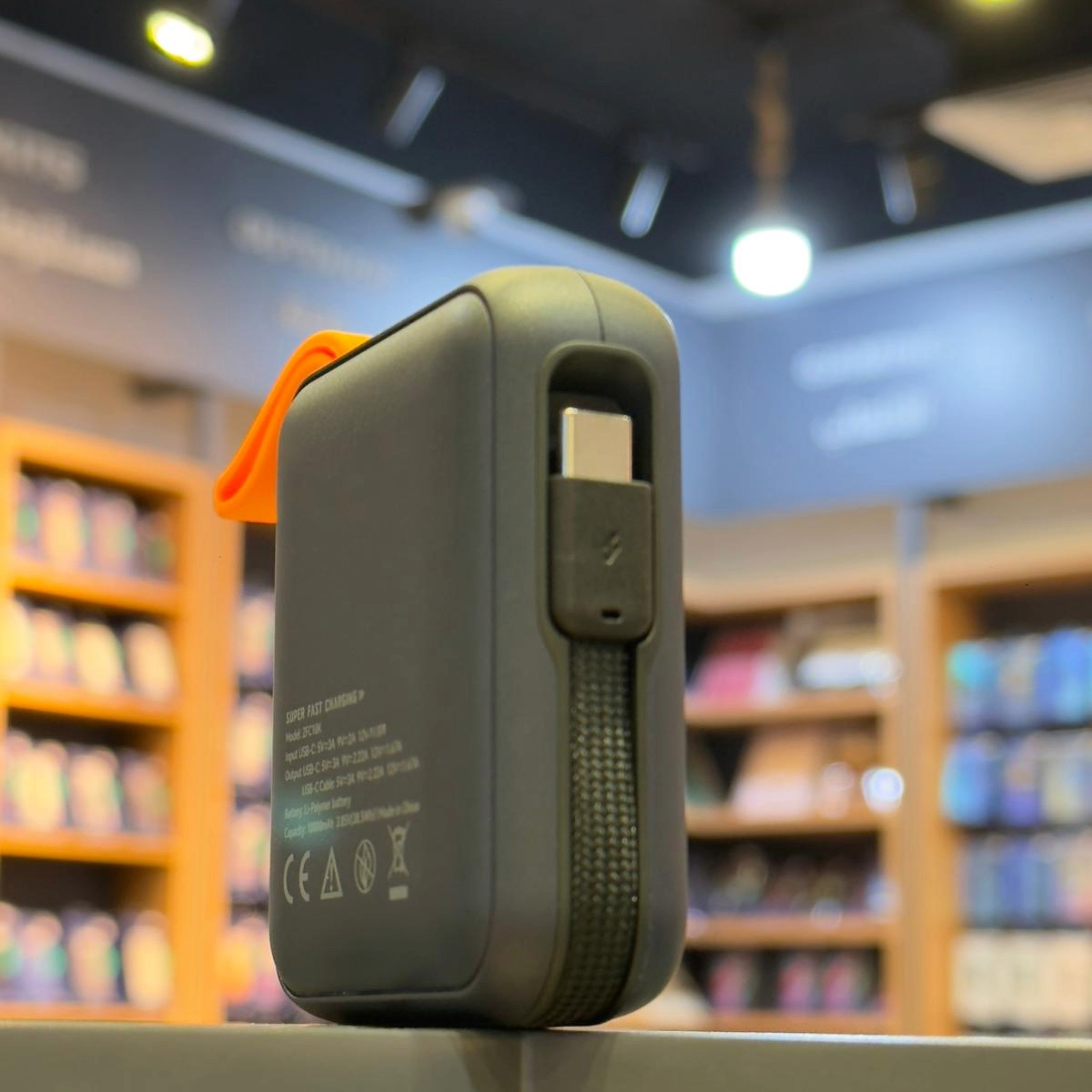 بطارية متنقلة ZenoFlex Charge Mini من ليزل بسعة 10000 مللي أمبير بتقنية الشحن السريع PD | أزرق غامق
