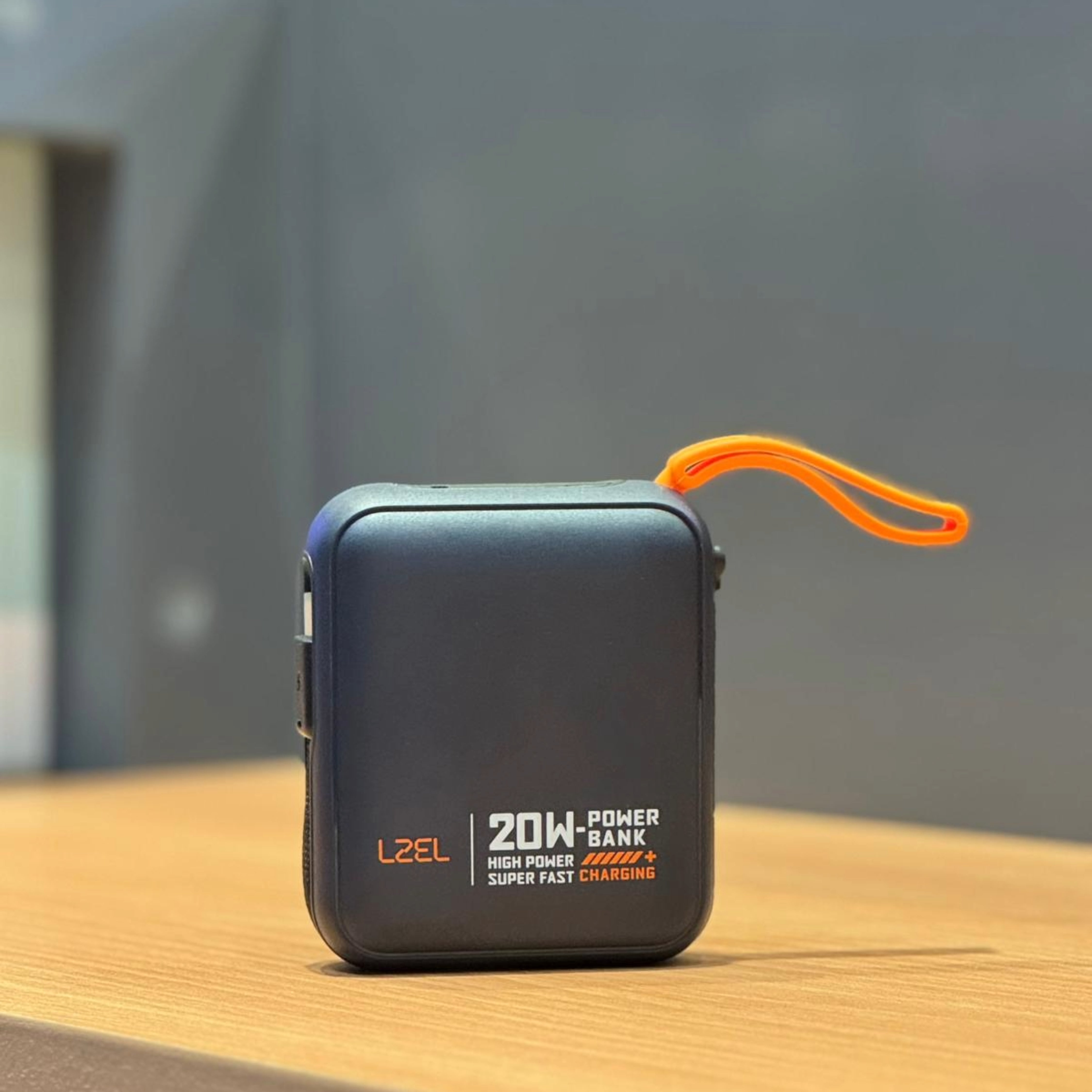بطارية متنقلة ZenoFlex Charge Mini من ليزل بسعة 10000 مللي أمبير بتقنية الشحن السريع PD | أزرق غامق
