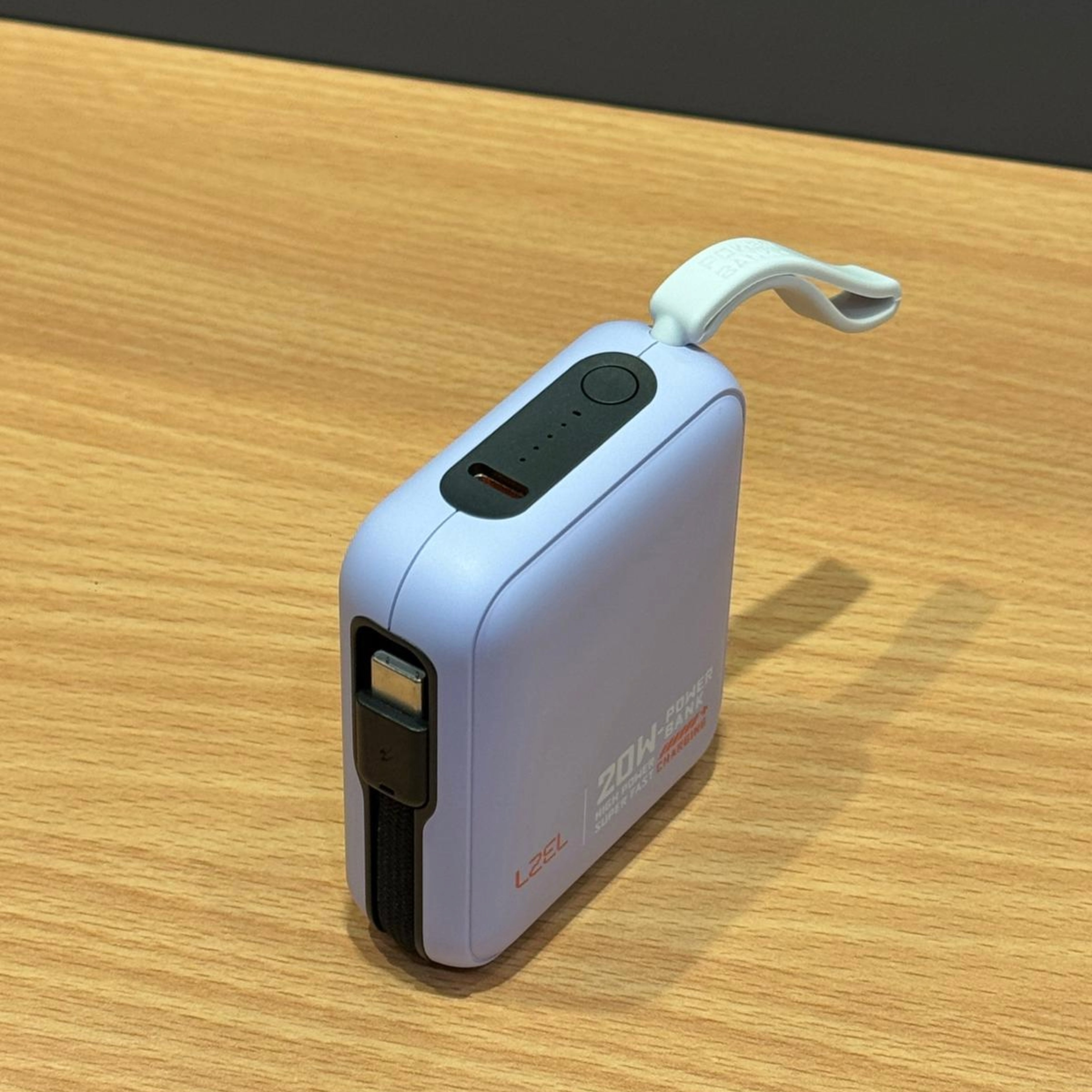 بطارية متنقلة ZenoFlex Charge Mini من ليزل بسعة 10000 مللي أمبير بتقنية الشحن السريع PD | بنفسجي