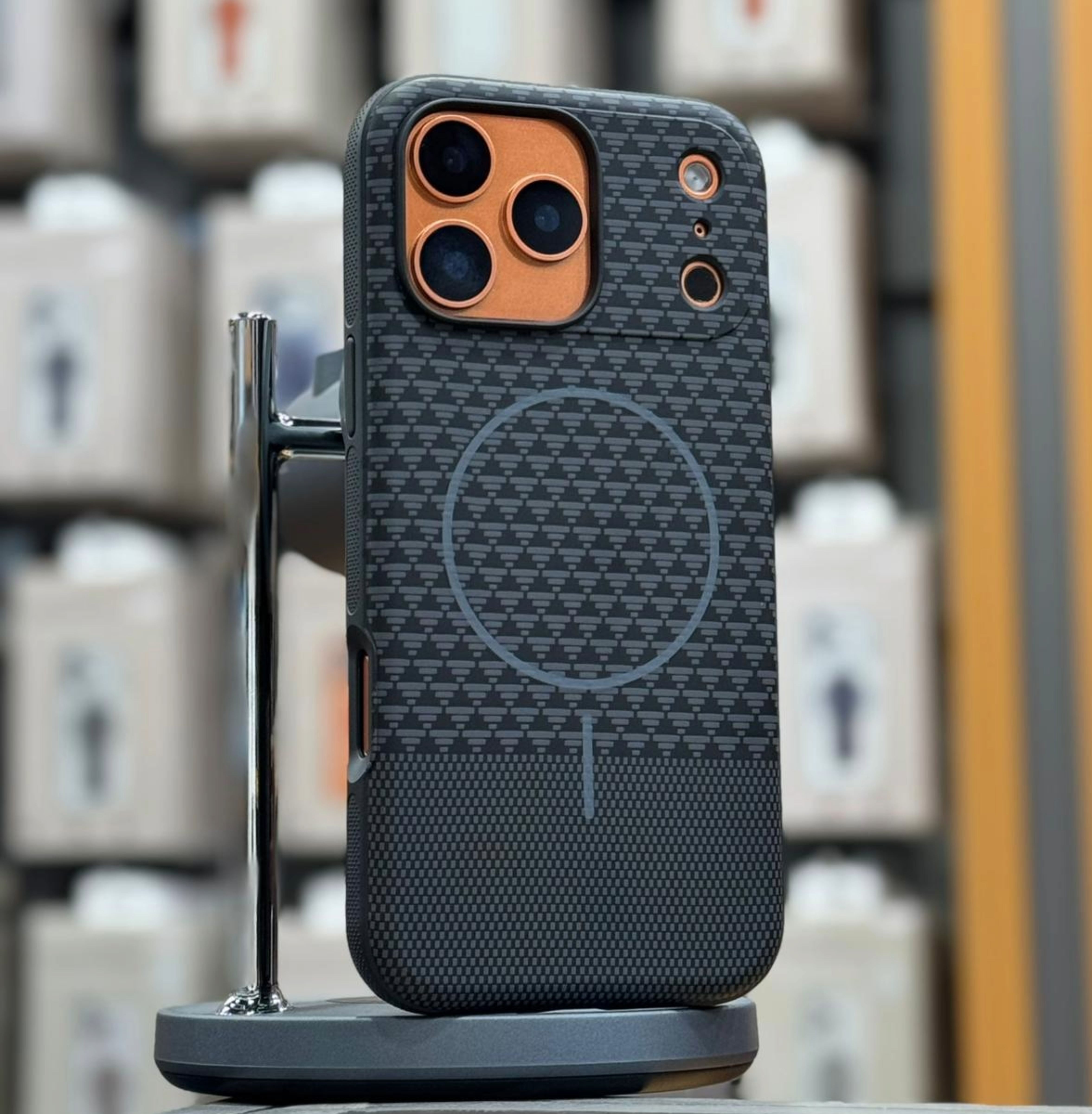 كفر حماية MagCarbon Splice من LZEL لجهاز iPhone 17 Pro Max | كاربون أسود