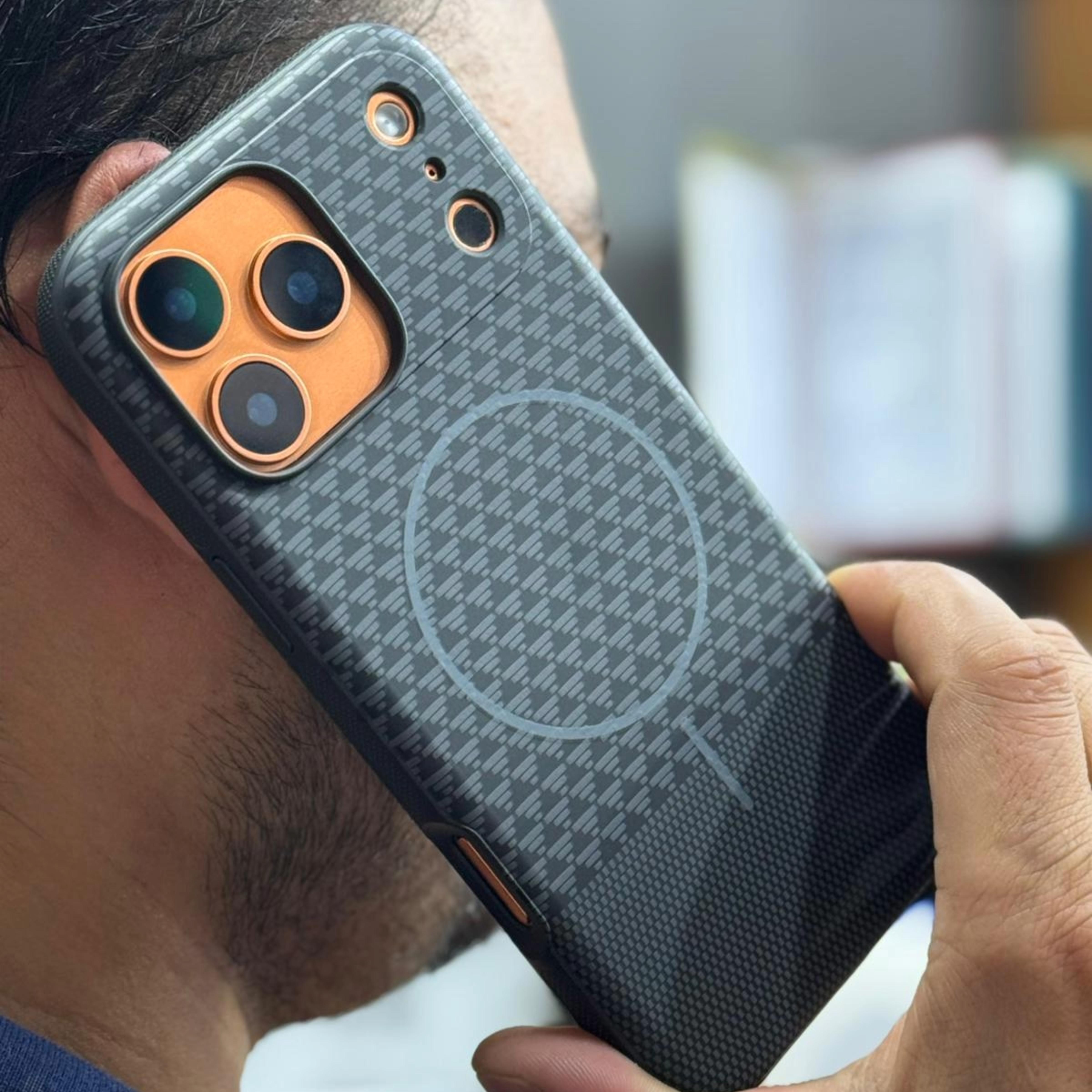 كفر حماية MagCarbon Splice من LZEL لجهاز iPhone 17 Pro Max | كاربون أسود