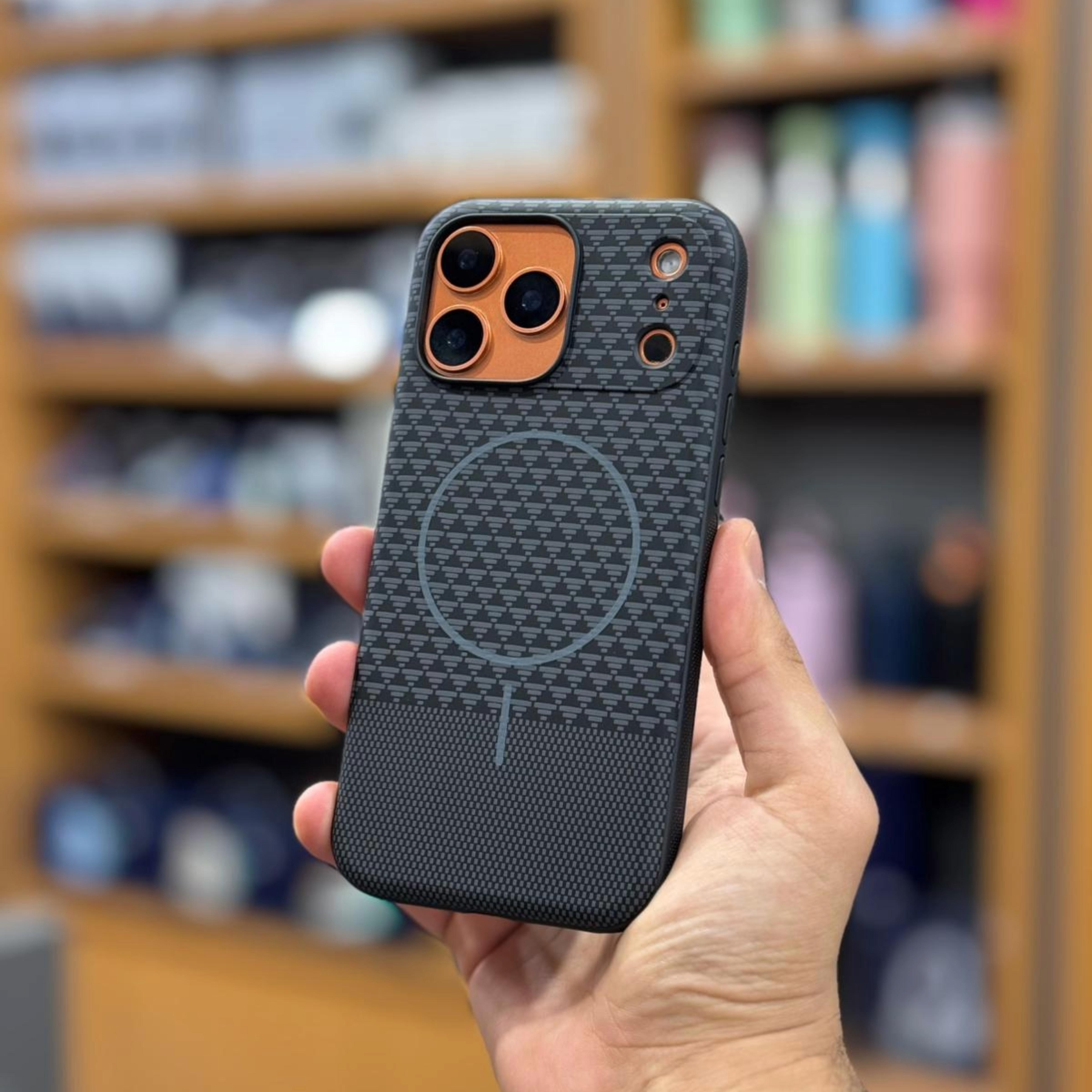 كفر حماية MagCarbon Splice من LZEL لجهاز iPhone 17 Pro Max | كاربون أسود