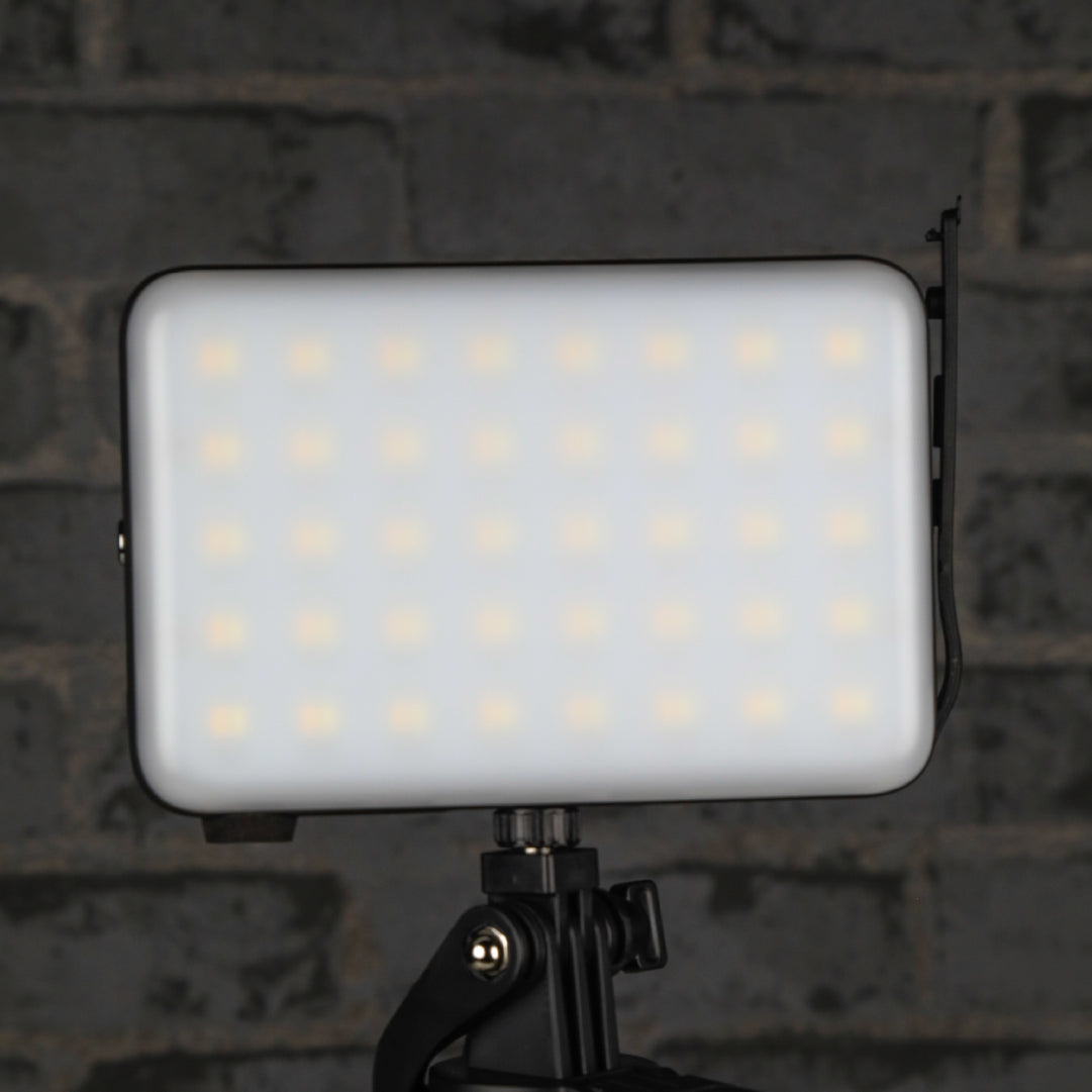 LZEL Luminova Surg10 كشاف LED ثلاثي الوضع + باور بنك، 100–800 لومن، قابل لإعادة الشحن USB-C 