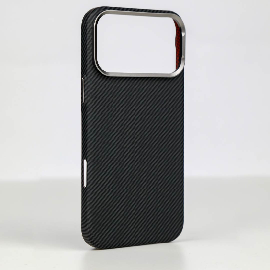 كڤر حماية LZEL MagCarbon 3DGrip لجهاز iPhone 17 Pro Max 