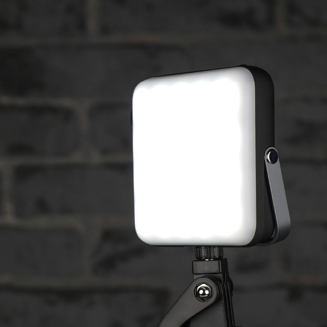 مصباح LED LZEL Luminova Surge20 ثلاثي الوضعية | 100-1200 لومين مع بطارية 20,000 ملّي أمبير 