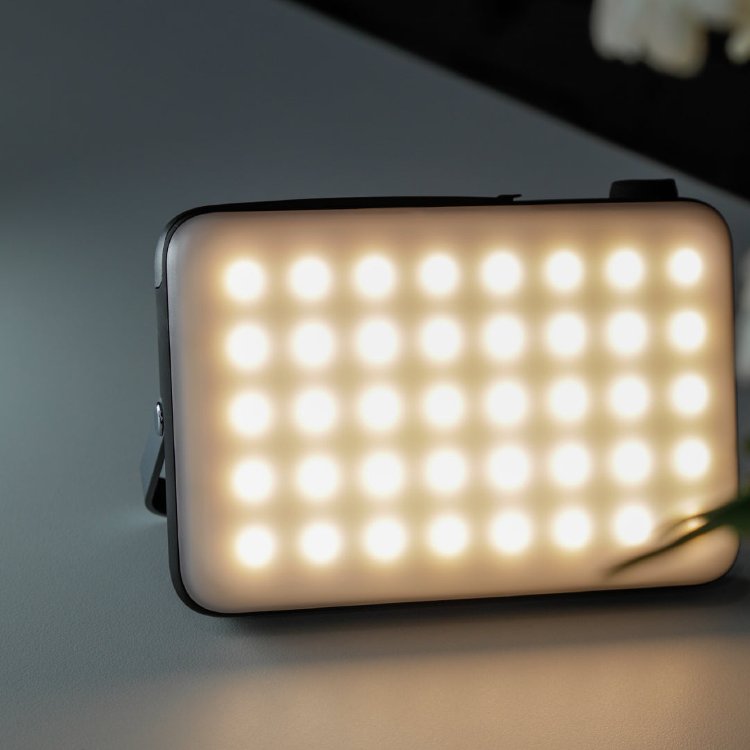 LZEL Luminova Surg10 كشاف LED ثلاثي الوضع + باور بنك، 100–800 لومن، قابل لإعادة الشحن USB-C 