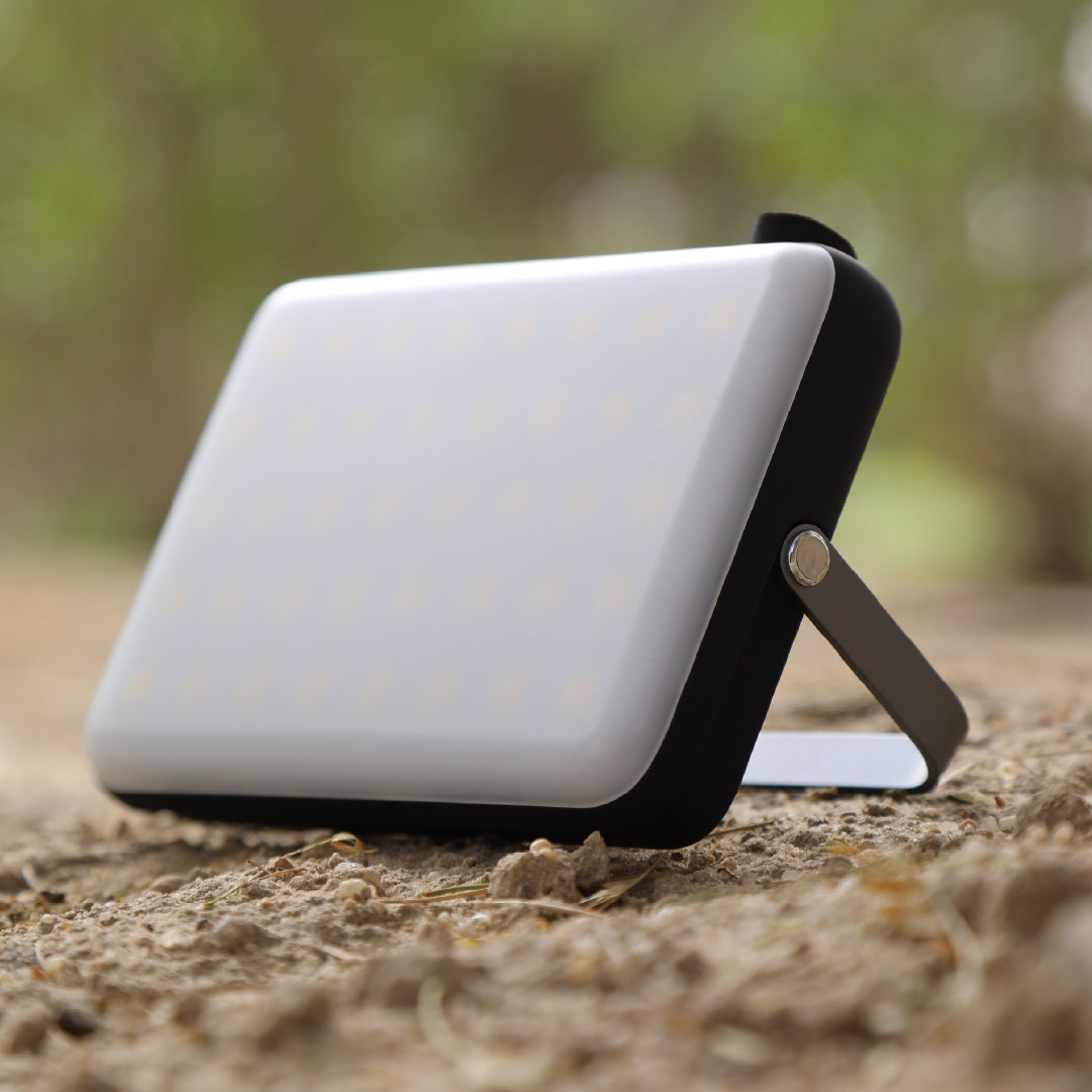 LZEL Luminova Surg10 كشاف LED ثلاثي الوضع + باور بنك، 100–800 لومن، قابل لإعادة الشحن USB-C 