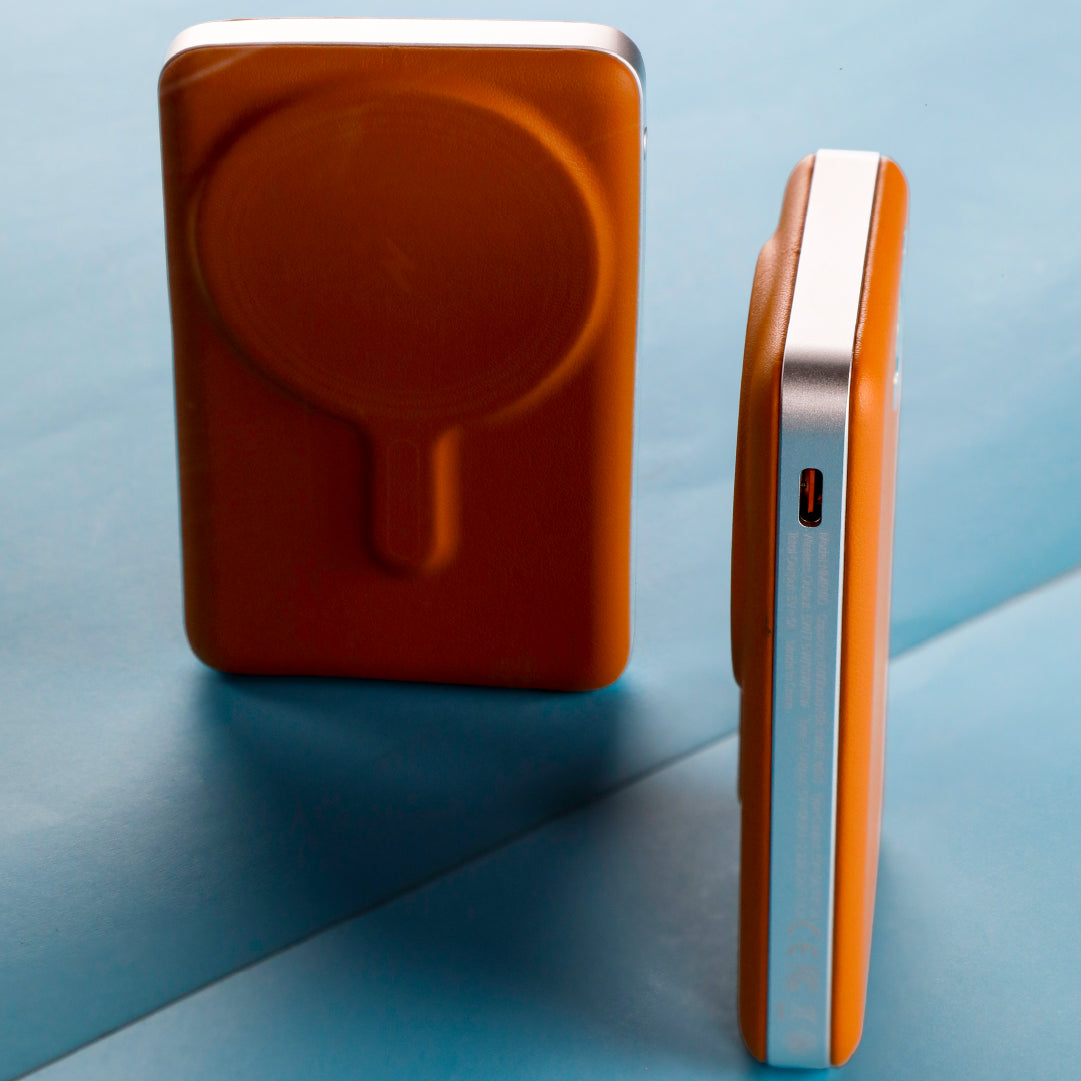 Novus MagPower  بطارية شحن متنقلة محمولة من ليزل PD بسعة 10,000 مللي أمبير بقوة 20 واط متوافق مع  MagSafe مع كيبل USB-C 