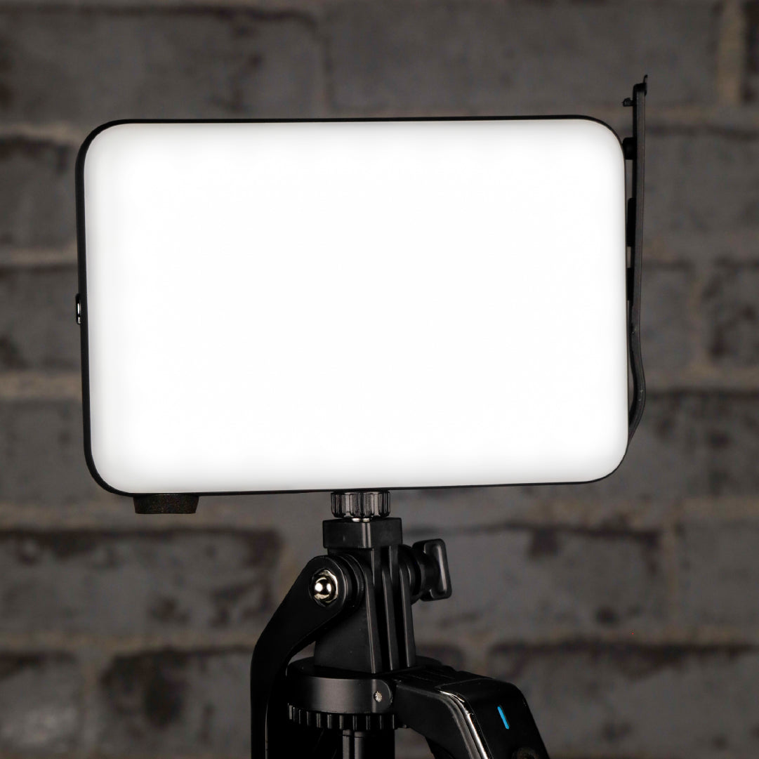 LZEL Luminova Surg10 كشاف LED ثلاثي الوضع + باور بنك، 100–800 لومن، قابل لإعادة الشحن USB-C 