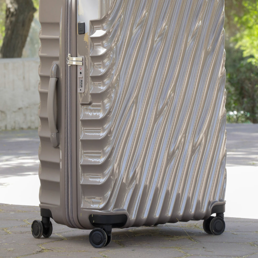 90 Percent 4 Wheels 28 Inch Suitcase