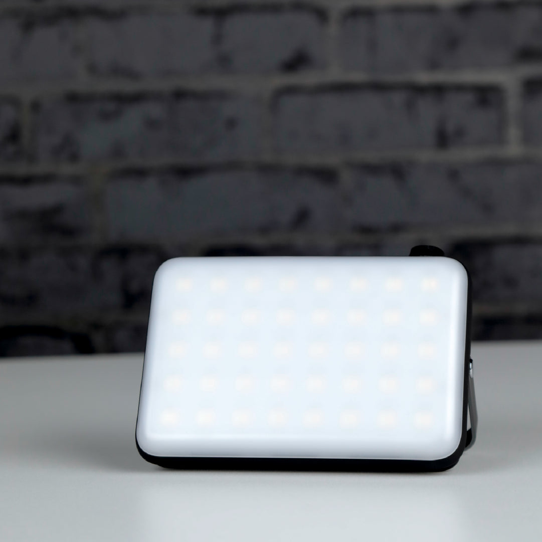 LZEL Luminova Surg10 كشاف LED ثلاثي الوضع + باور بنك، 100–800 لومن، قابل لإعادة الشحن USB-C 