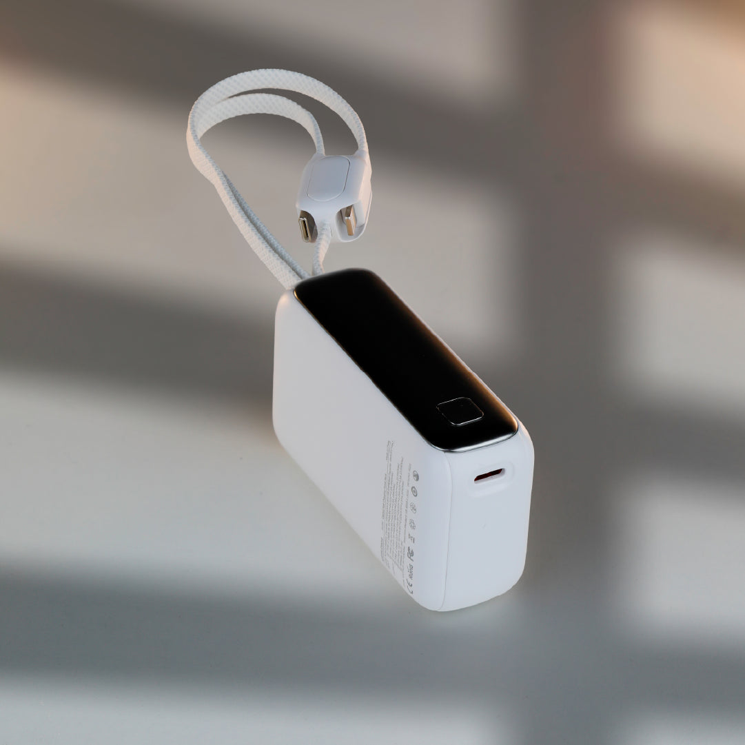باور بانك LZEL Ampflow10 Mini – سعة 10000 مللي أمبير | شحن سريع 22.5 واط | كابلات مدمجة Type-C و Lightning | شحن لاسلكي