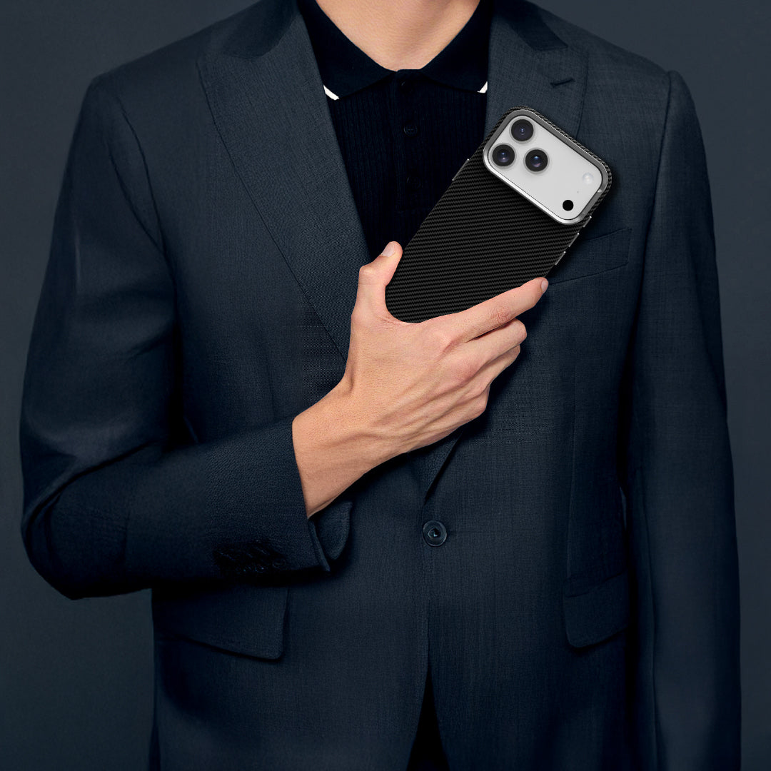 كڤر حماية LZEL MagCarbon 3DGrip لجهاز iPhone 17 Pro Max | أسود