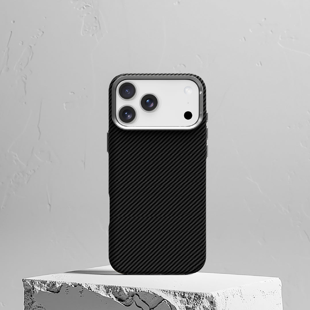 كڤر حماية LZEL MagCarbon 3DGrip لجهاز iPhone 17 pro | أسود