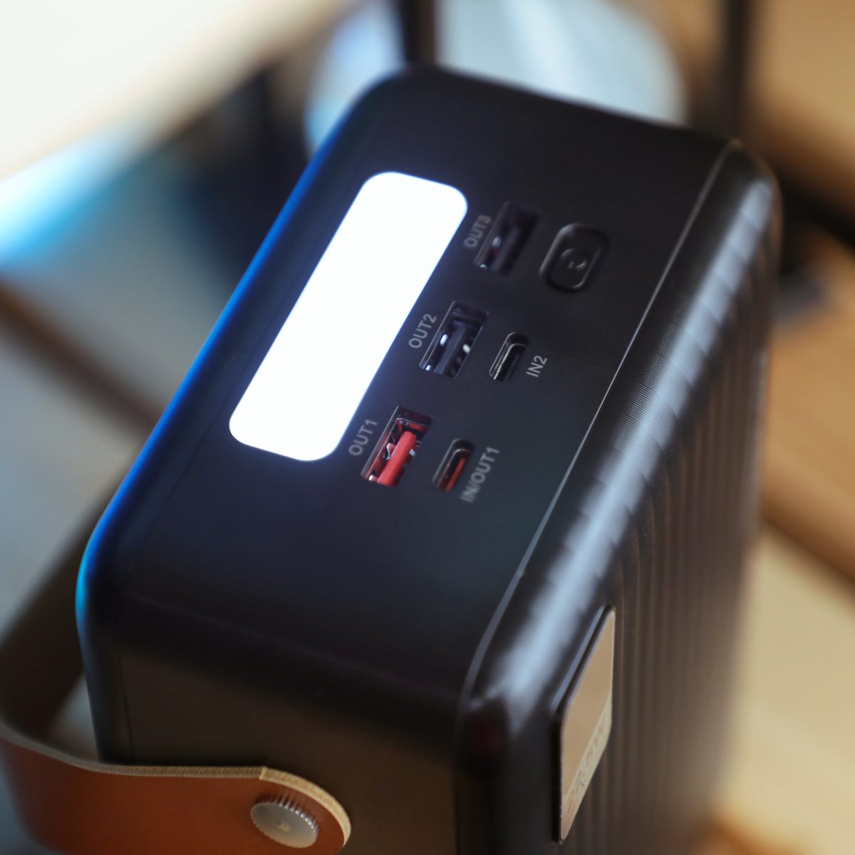 محطة طاقة خارجية متنقلة من أسلي جلوبال 80000 مللي أمبير 65 واط | أسود