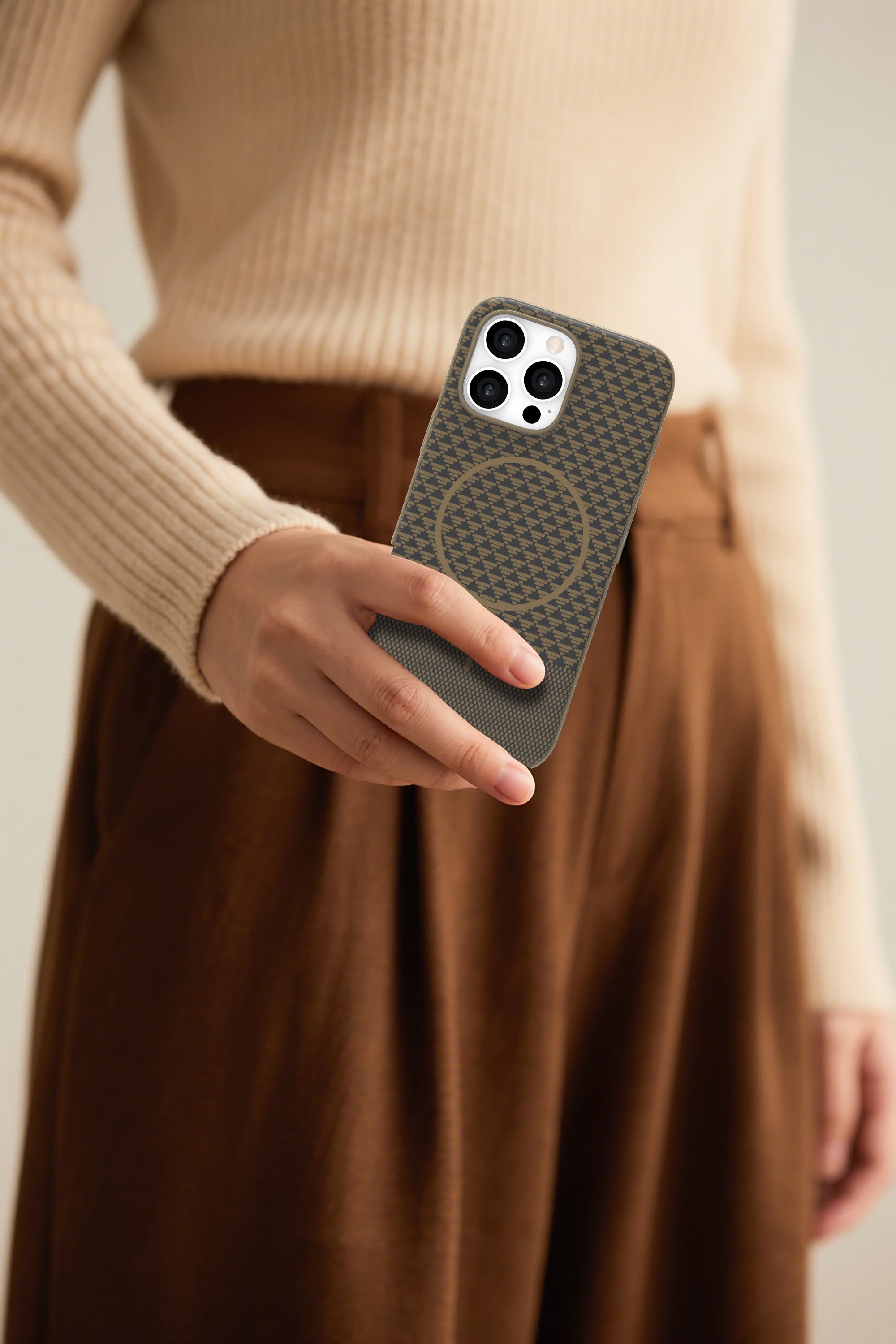 كڤر حماية من LZEL Magcarbon Splice لهاتف  iPhone 16 Pro Max | بني