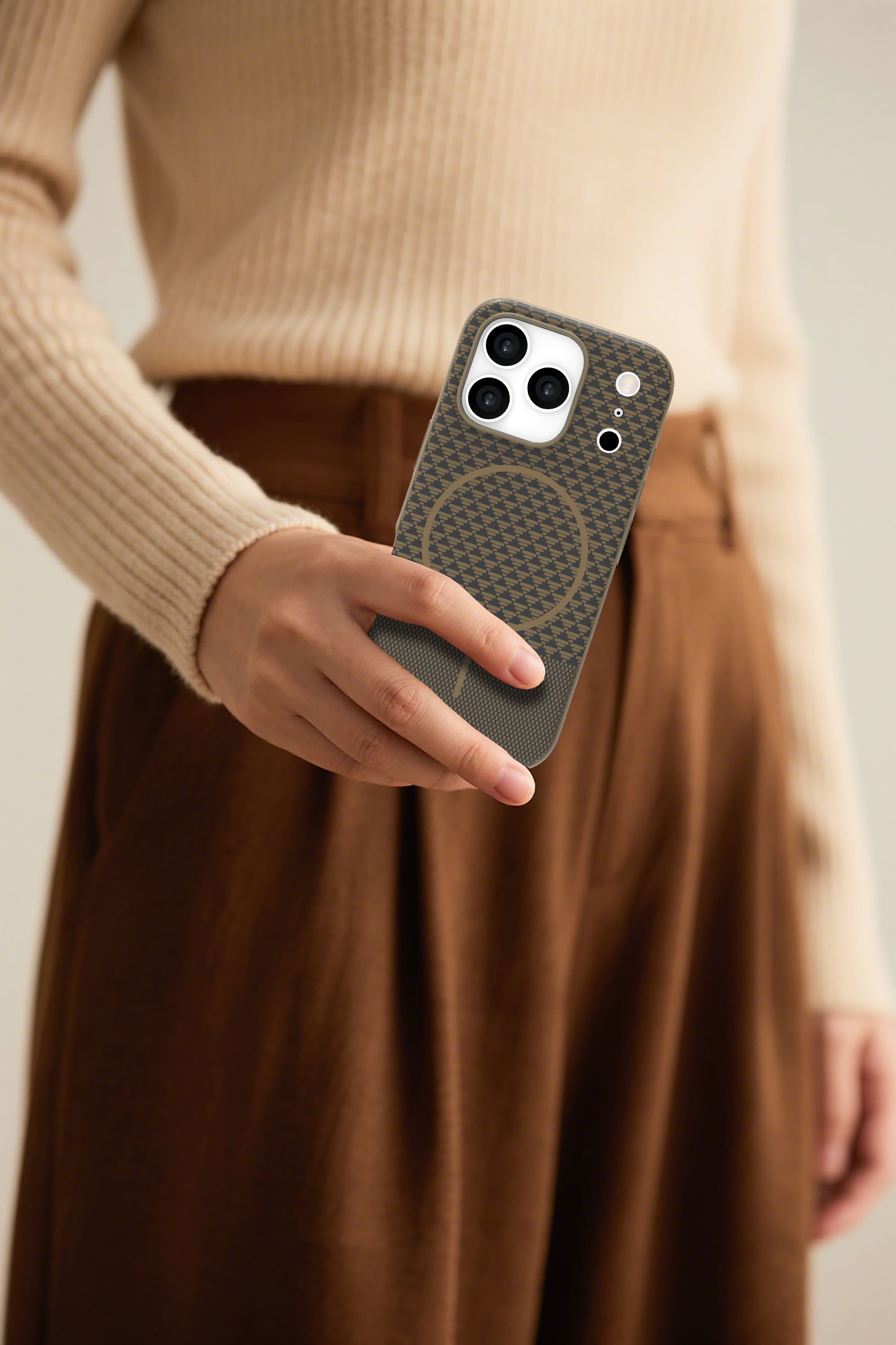 كڤر حماية من LZEL Magcarbon Splice لهاتف  iPhone 17 Pro Max | بني