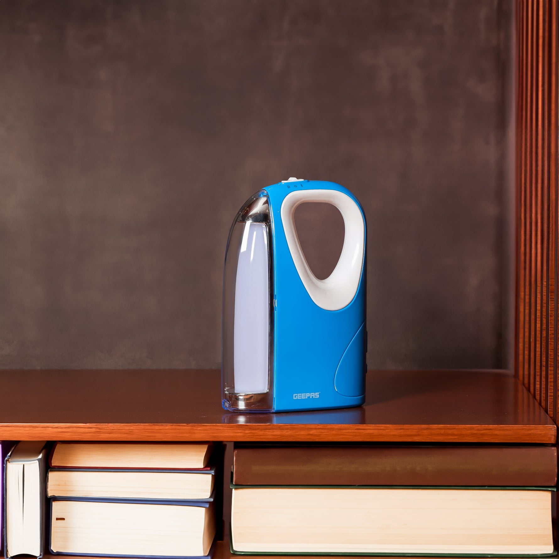 فانوس طوارئ قابل للشحن من جييباس | 60 لمبة SMD LED | بطارية طويلة العمر 4 فولت | مدخل طاقة شمسية DC | وضعان للإضاءة | يعمل لمدة 5 ساعات | تصميم محمول ومتين